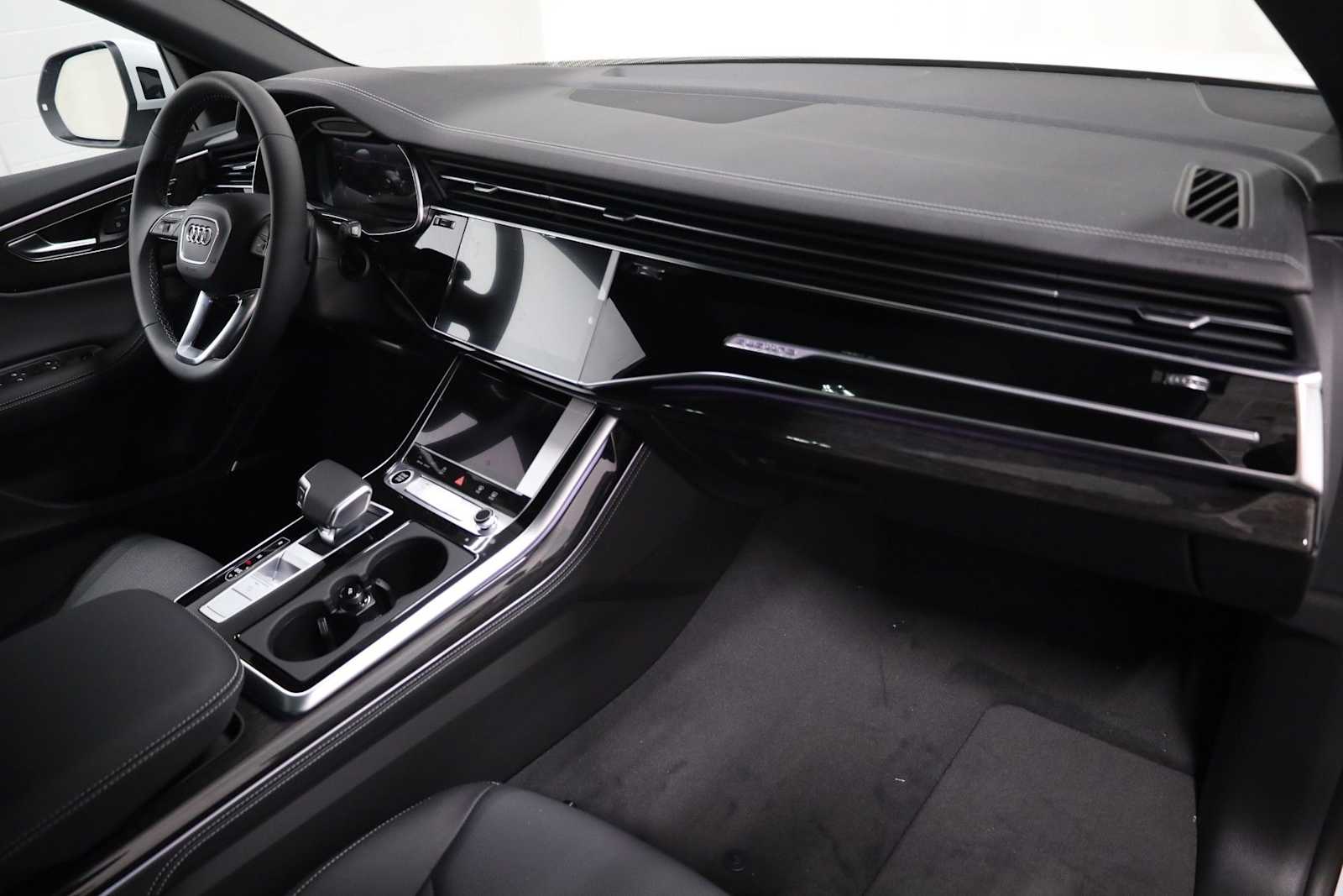 Thumbnail: 2026 Audi Q8 - 6