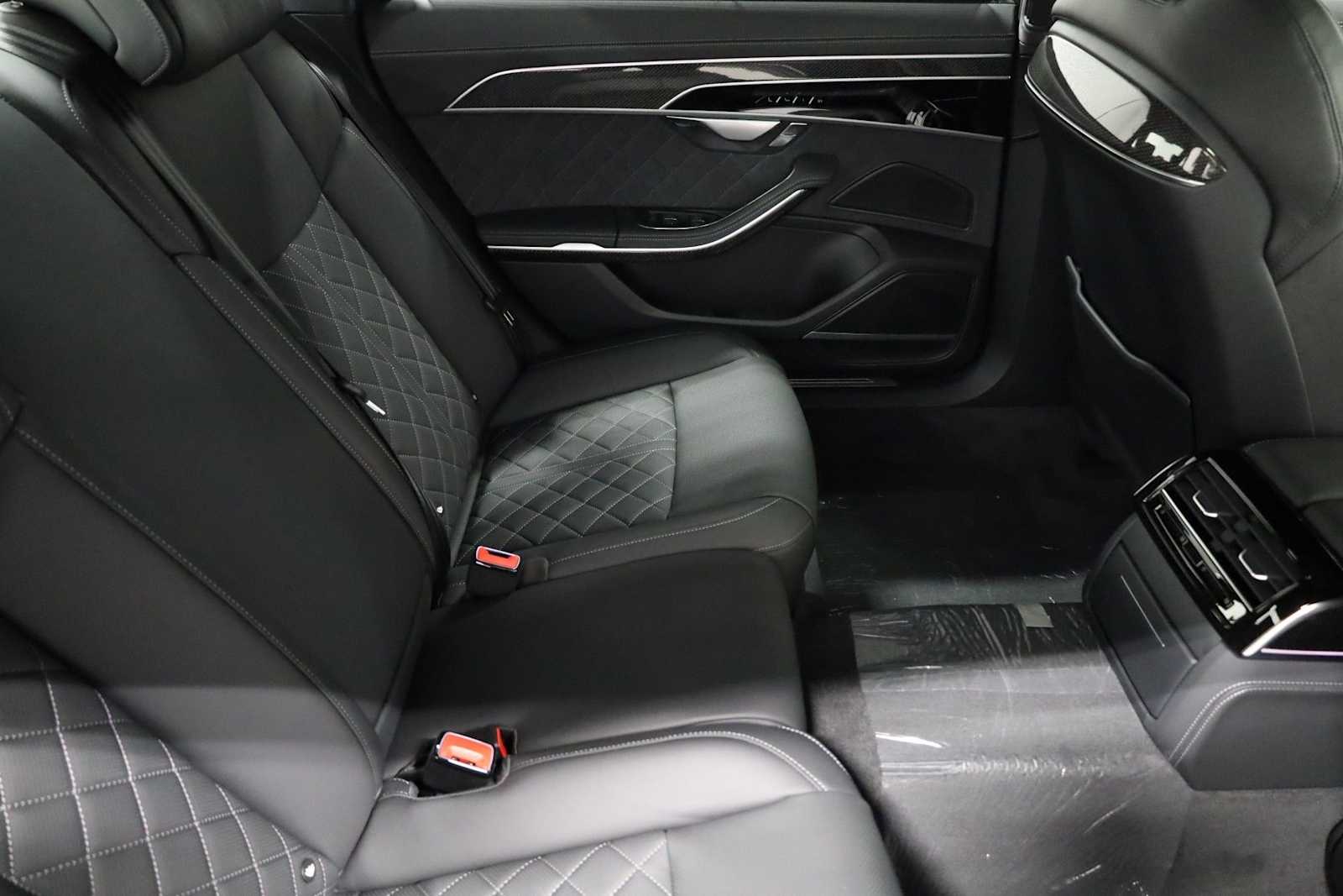 Thumbnail: 2025 Audi S8 - 35