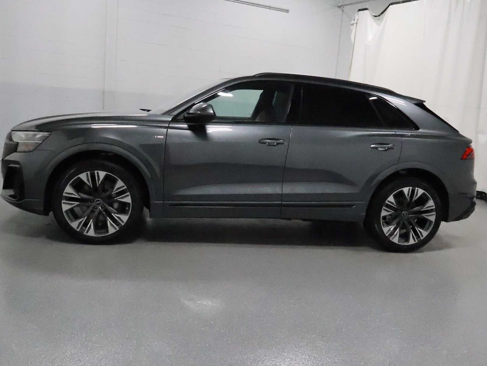 Thumbnail: 2026 Audi Q8 - 2