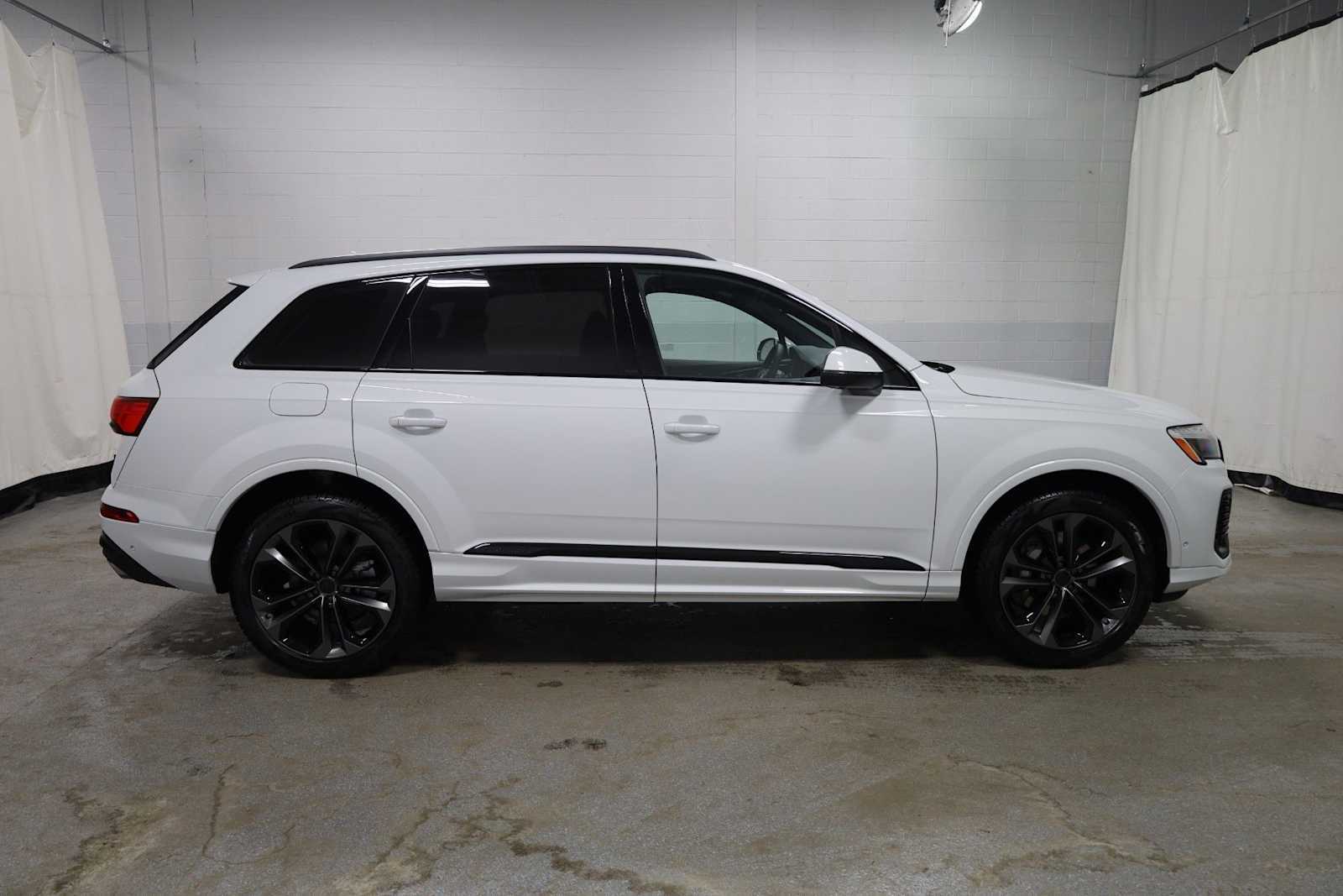 Thumbnail: 2026 Audi Q7 - 10