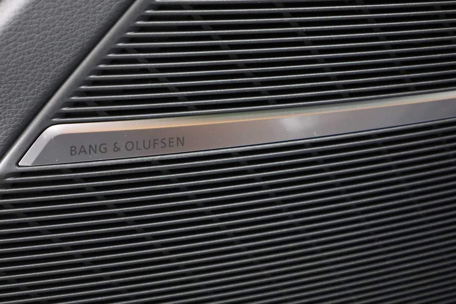 Thumbnail: 2025 Audi RS Q8 - 9