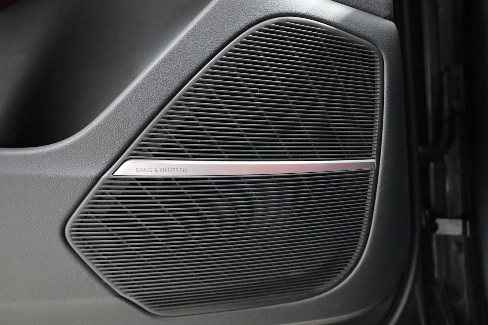 Thumbnail: 2023 Audi SQ8 - 17