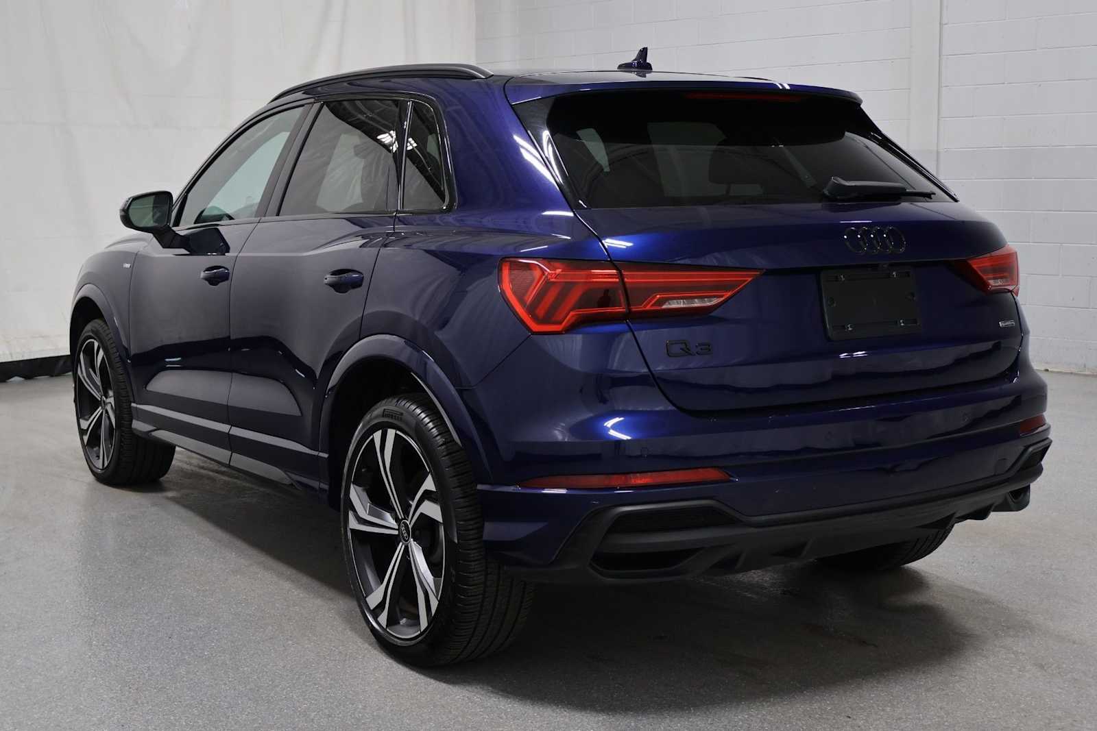 Thumbnail: 2023 Audi Q3 - 3