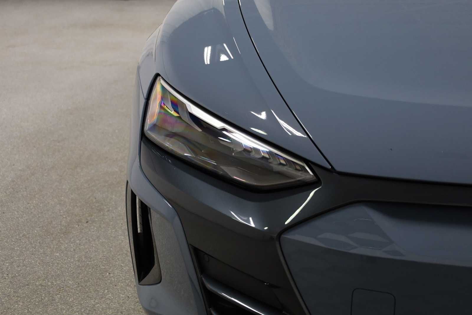 Thumbnail: 2023 Audi e-tron GT - 15