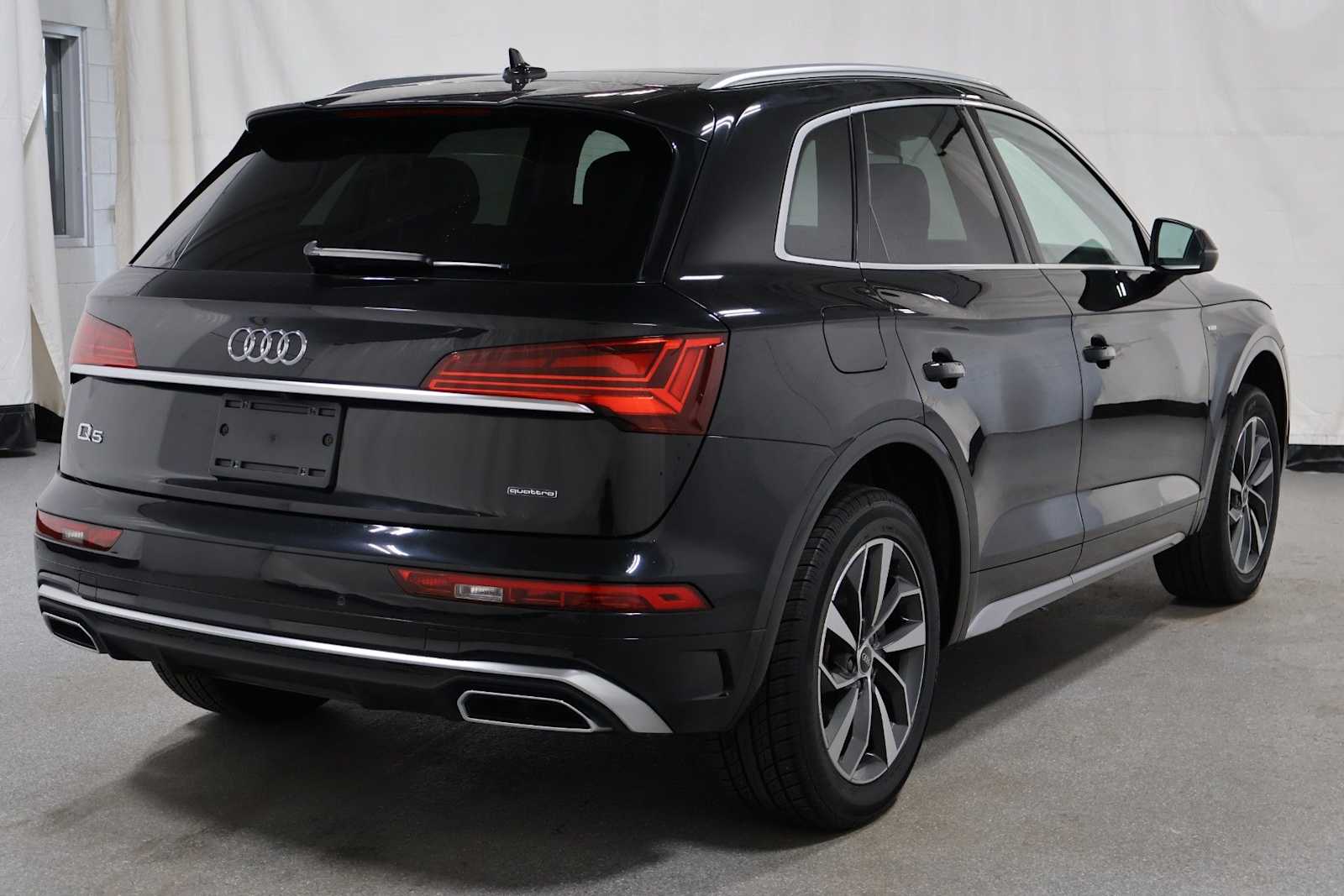 Thumbnail: 2023 Audi Q5 - 9