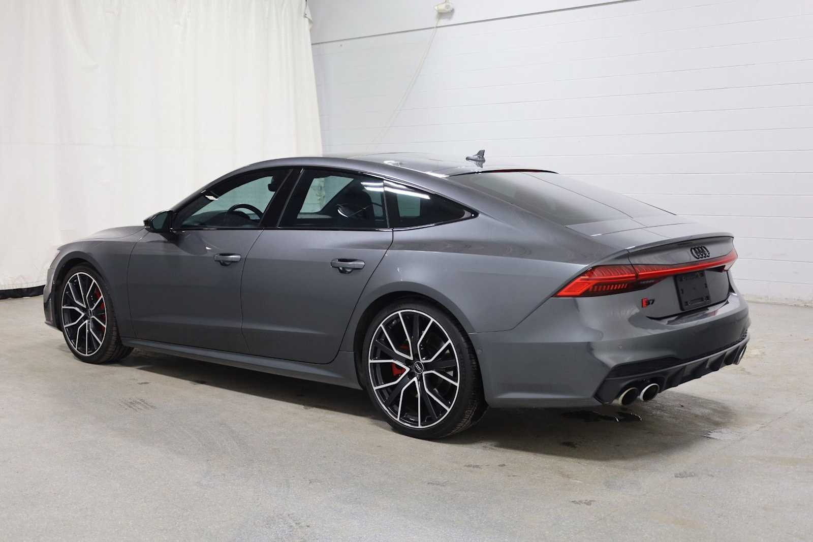 Thumbnail: 2023 Audi S7 - 3