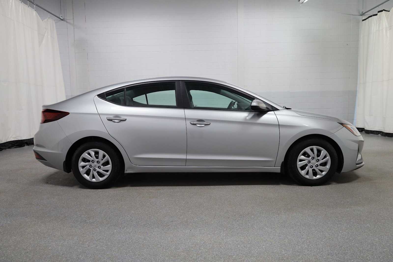 Thumbnail: 2020 Hyundai Elantra - 10