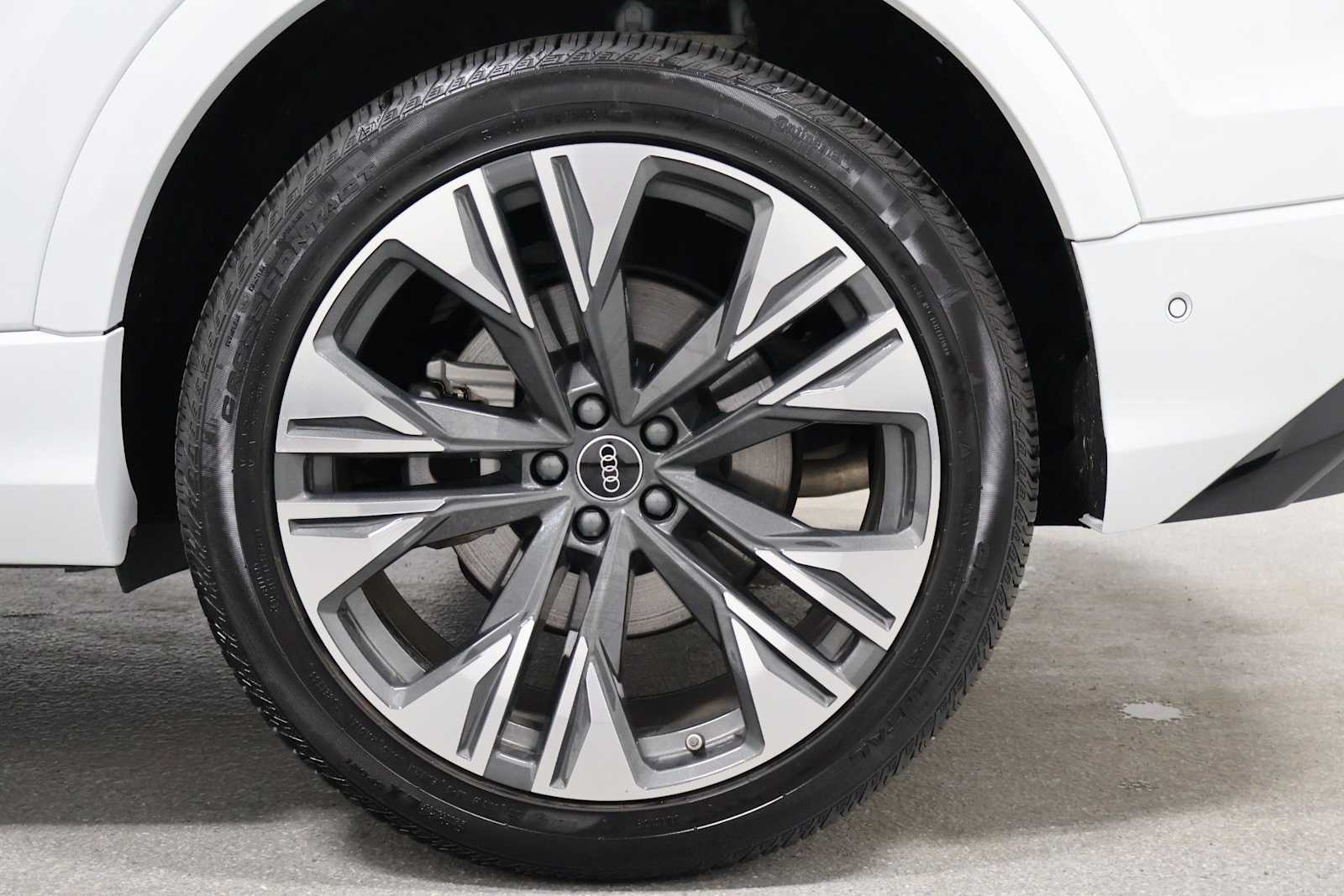 Thumbnail: 2025 Audi Q8 - 37