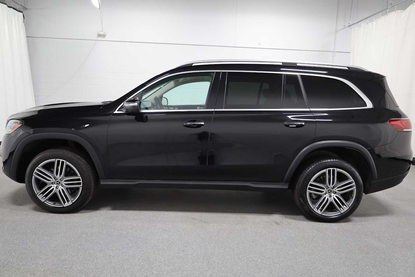 2022 Mercedes Benz GLS 450 4MATIC photo 2