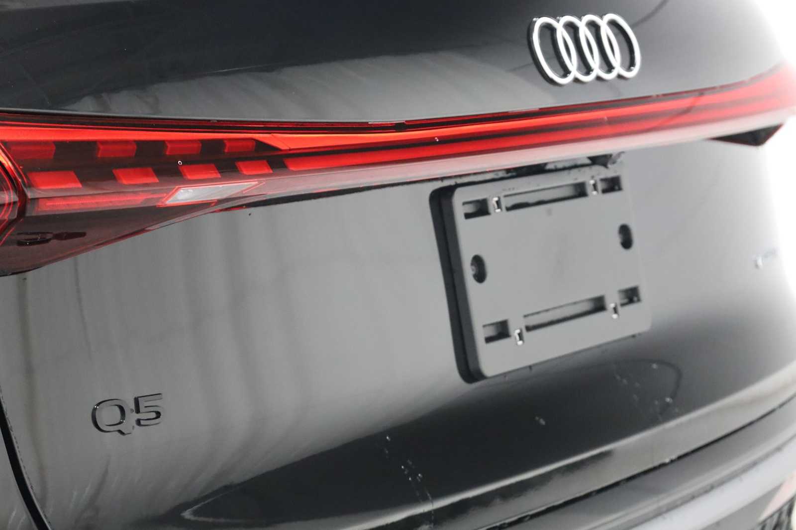 Thumbnail: 2025 Audi Q5 - 8