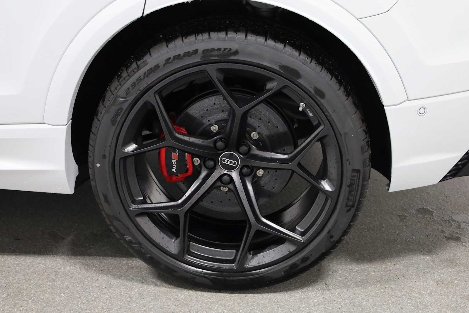 Thumbnail: 2026 Audi RS Q8 - 36