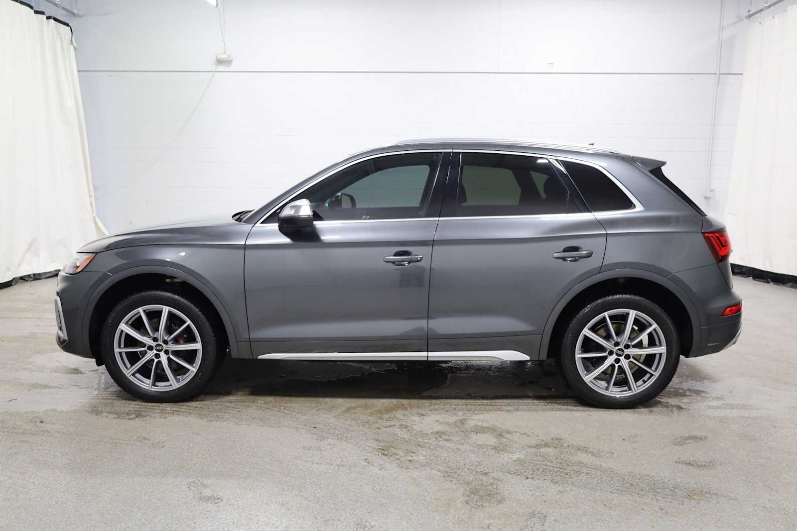 Thumbnail: 2023 Audi SQ5 - 2