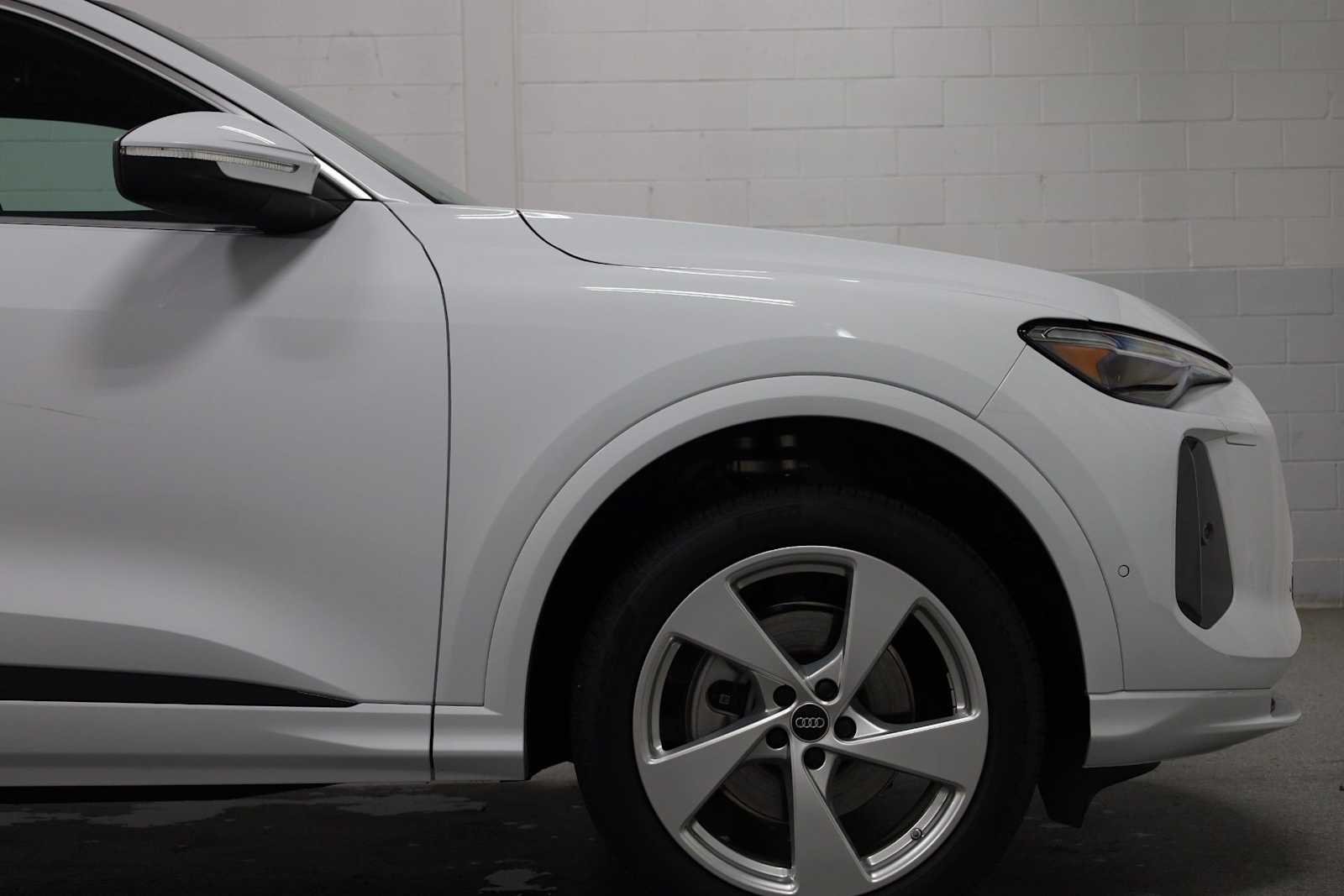 Thumbnail: 2025 Audi Q5 - 11