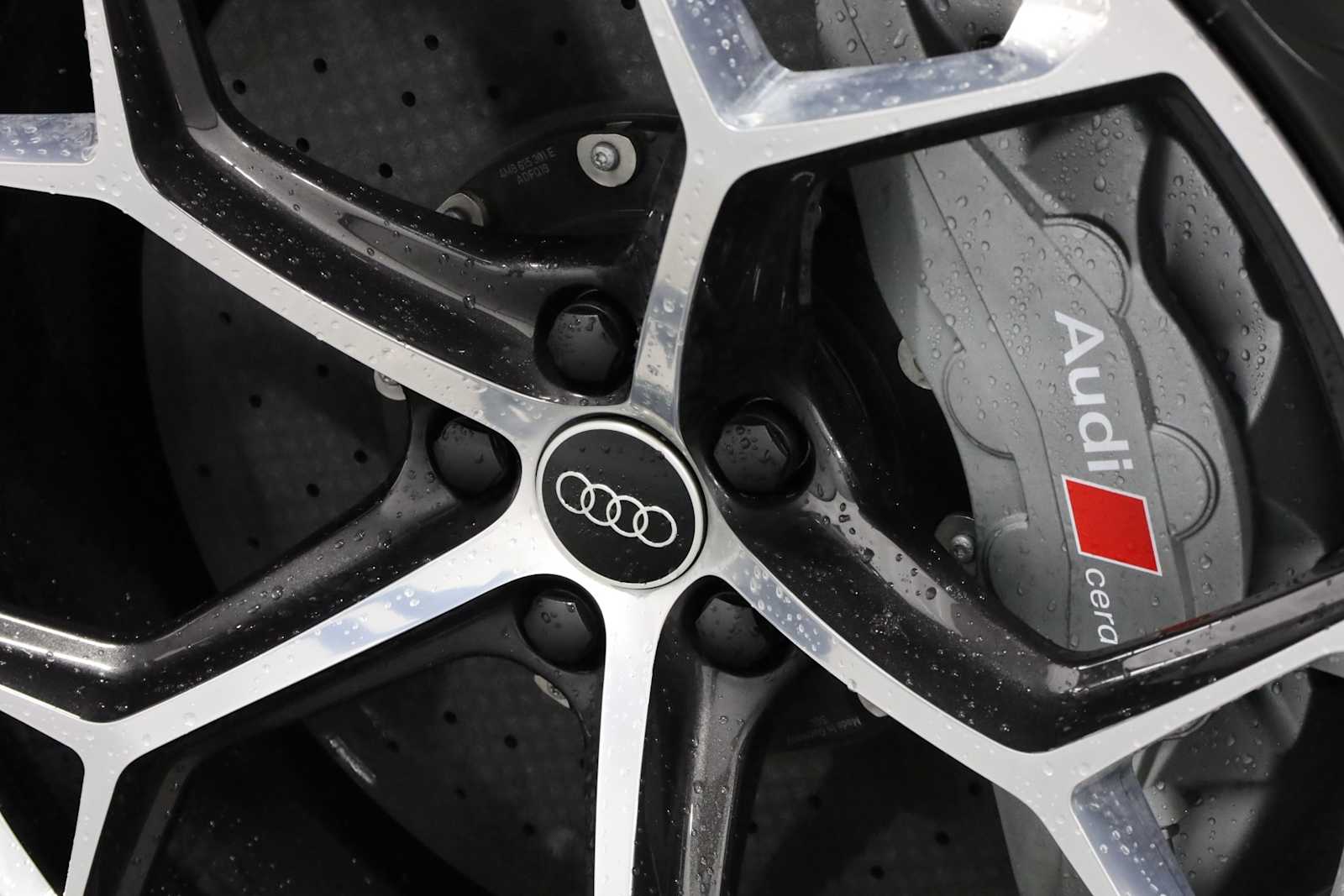 Thumbnail: 2025 Audi RS Q8 - 13