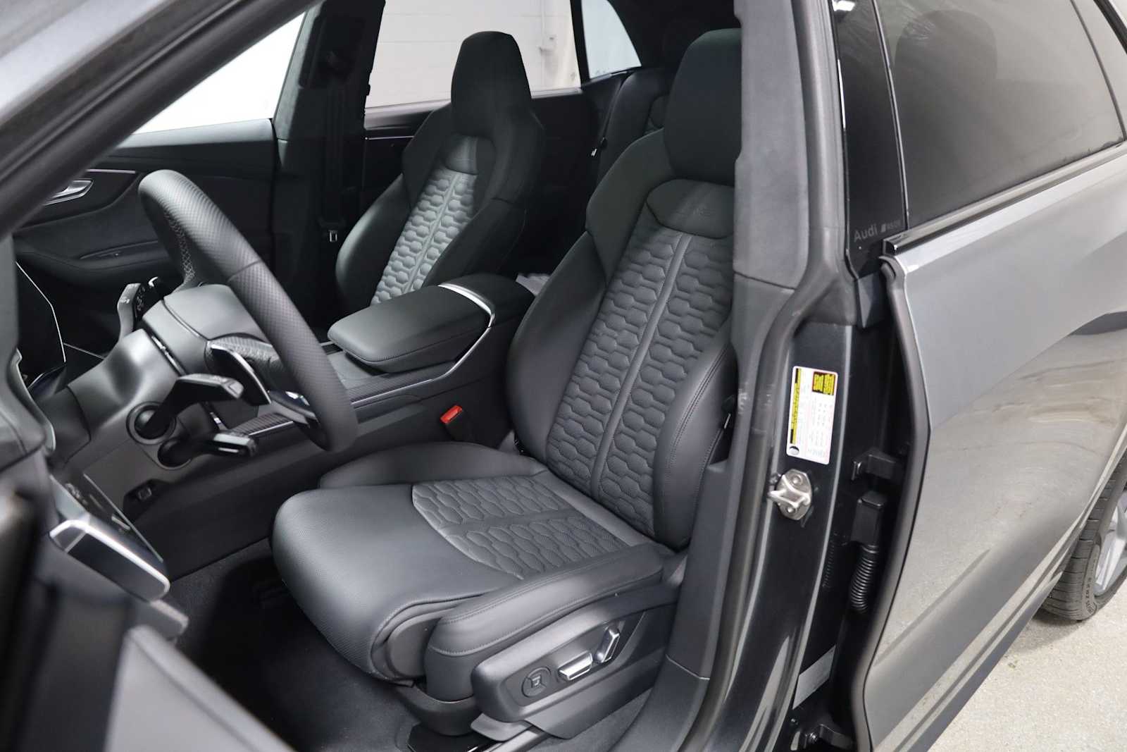 Thumbnail: 2026 Audi RS Q8 - 5