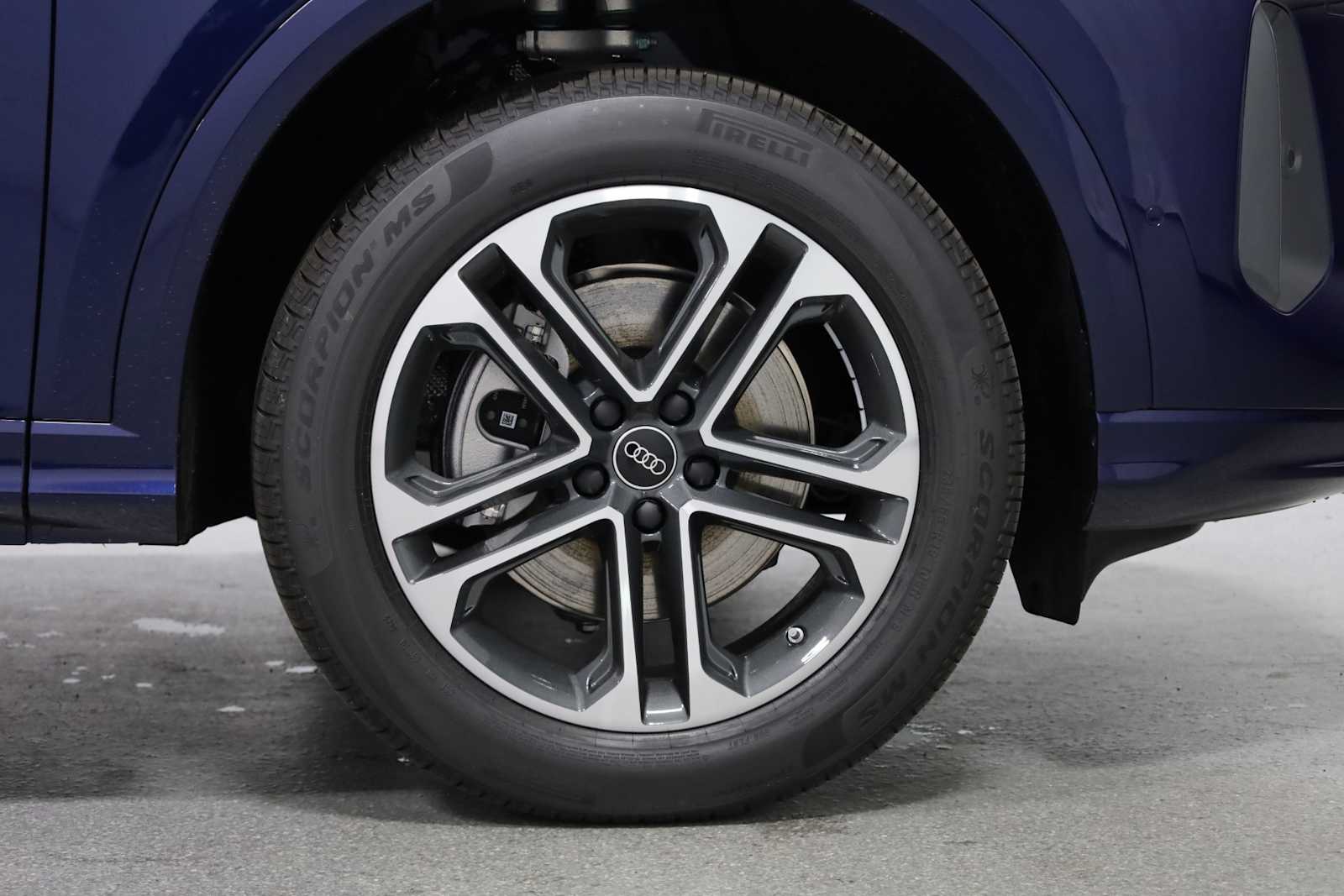 Thumbnail: 2025 Audi Q5 - 12