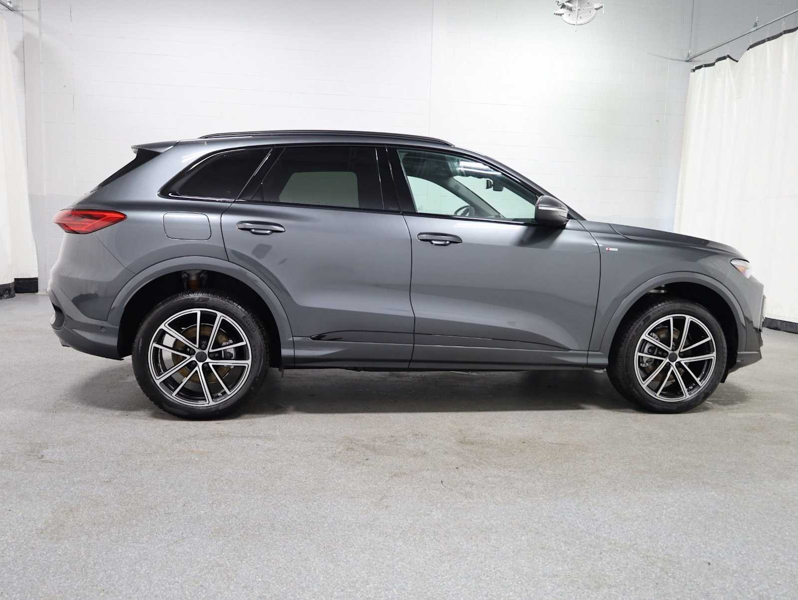 Thumbnail: 2026 Audi Q5 - 9