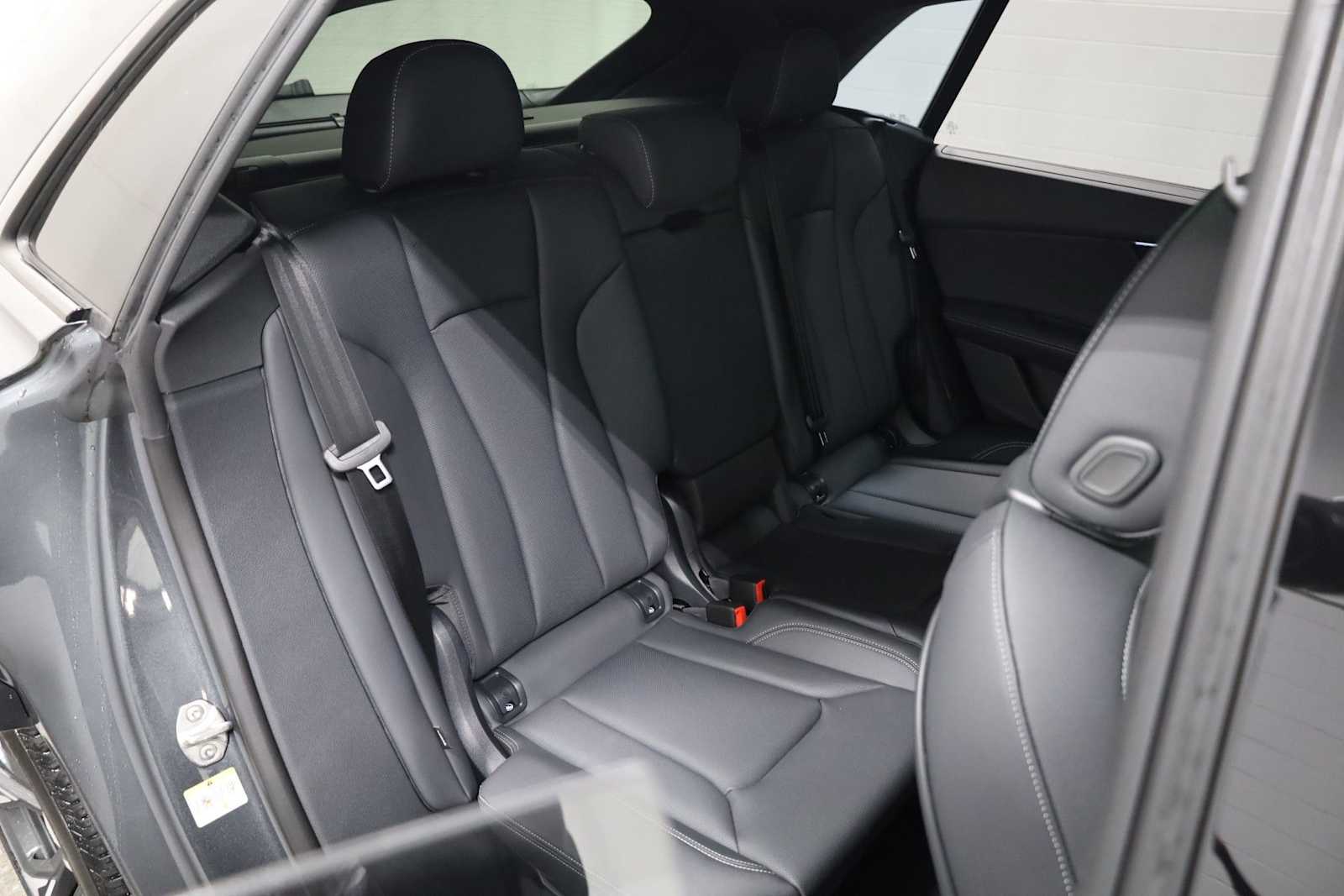 Thumbnail: 2026 Audi Q8 - 34