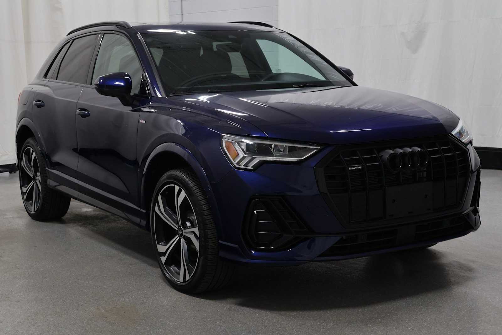 Thumbnail: 2023 Audi Q3 - 13