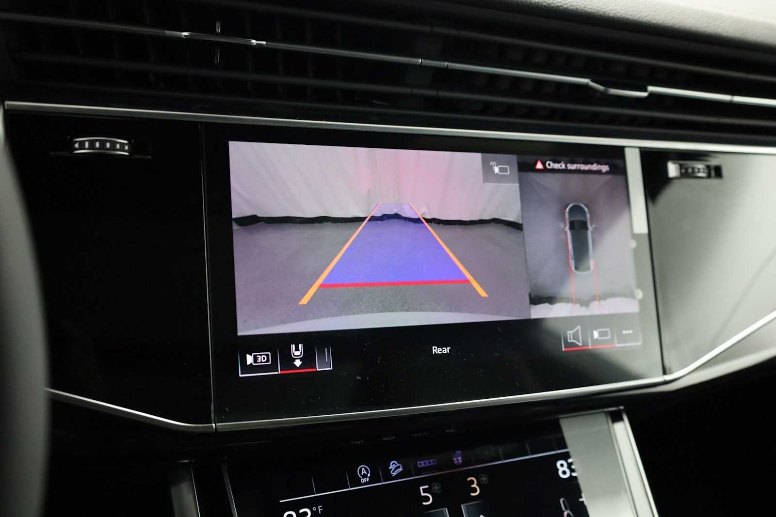 Thumbnail: 2026 Audi Q8 - 32