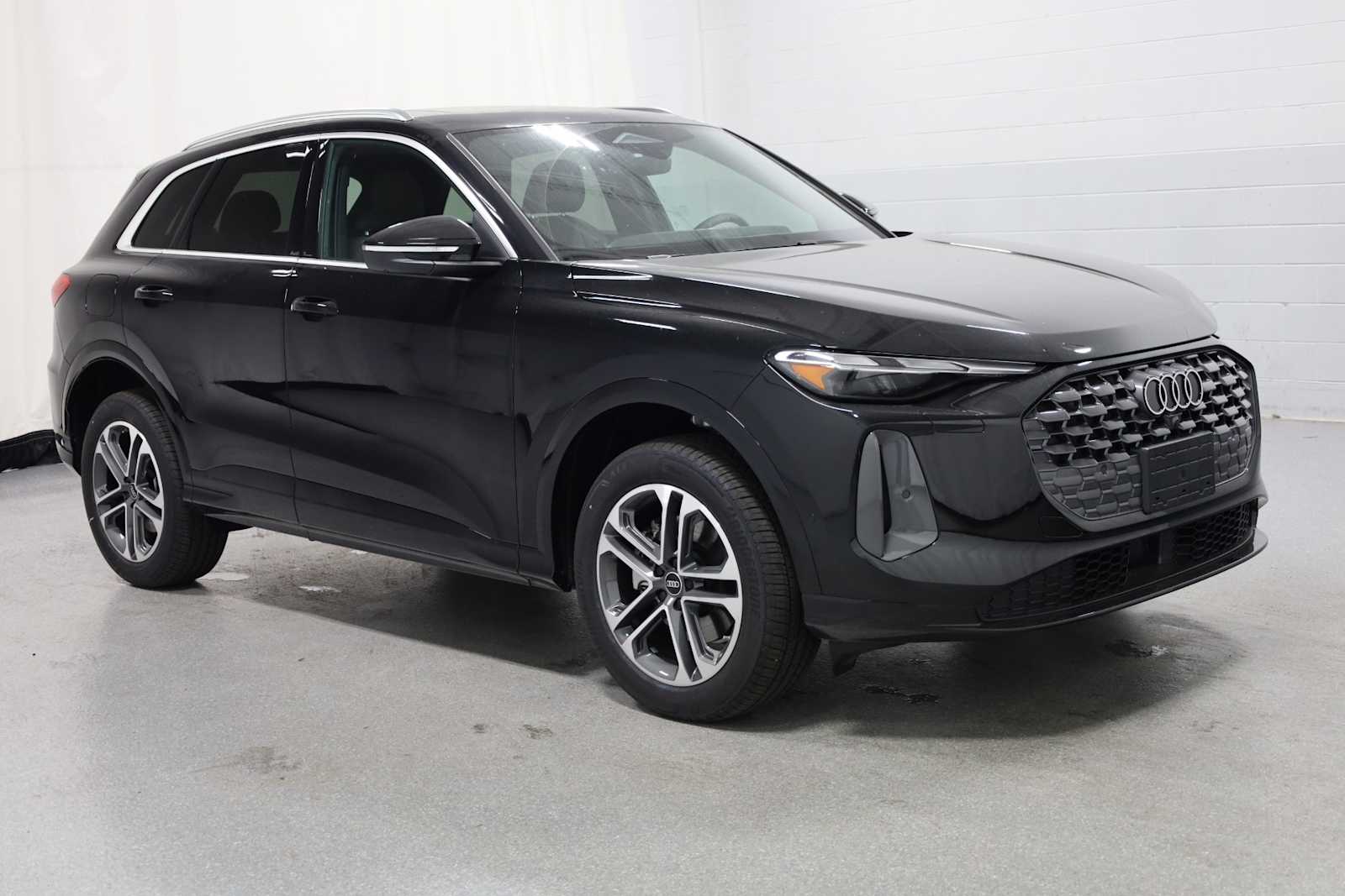 Thumbnail: 2025 Audi Q5 - 13