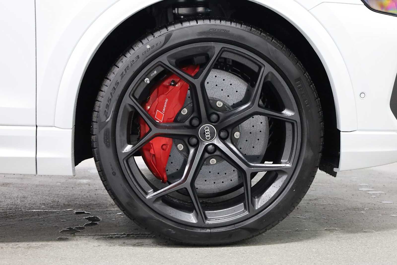 Thumbnail: 2026 Audi RS Q8 - 12