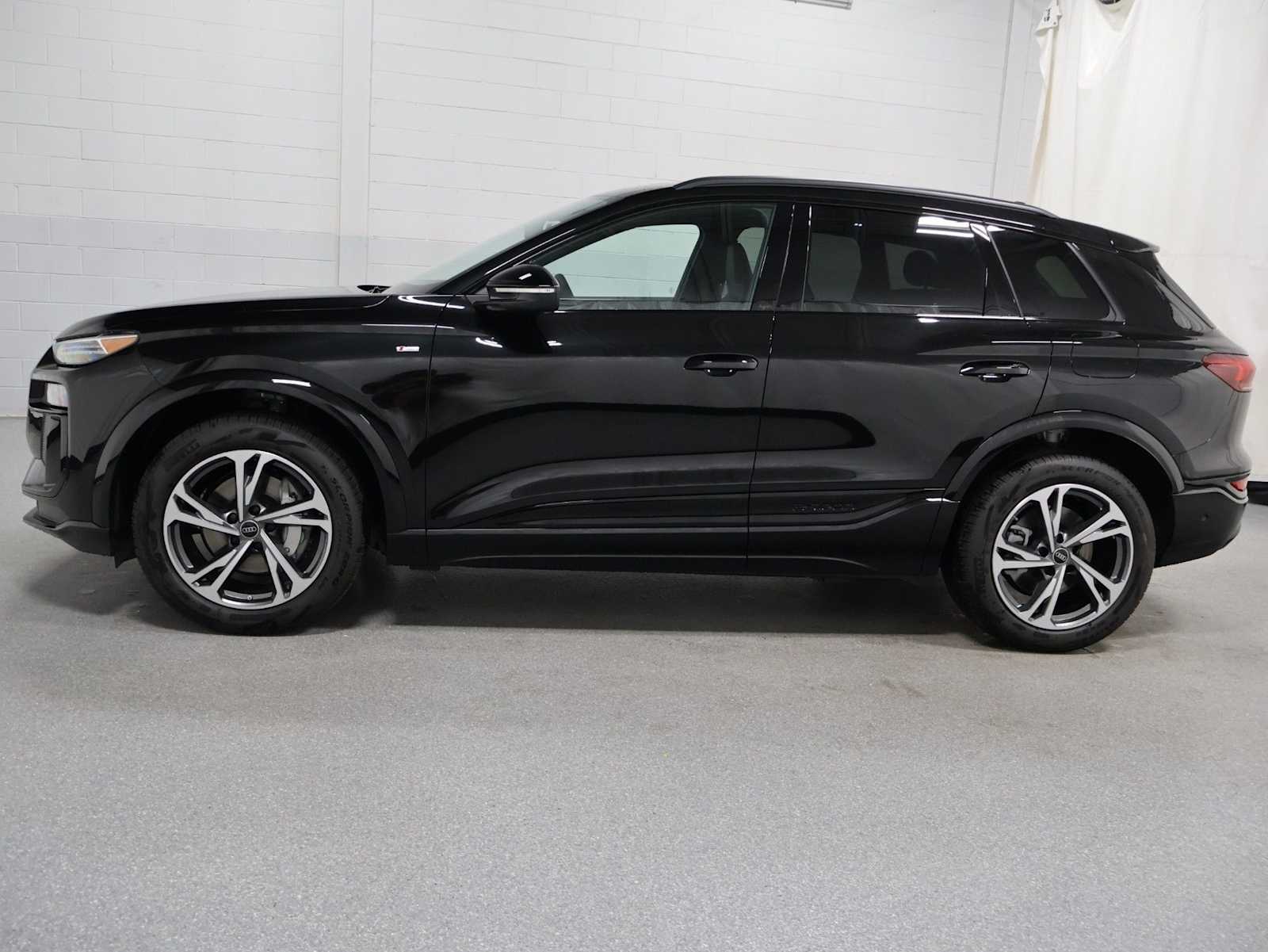 Thumbnail: 2027 Audi Q6 e-tron - 2