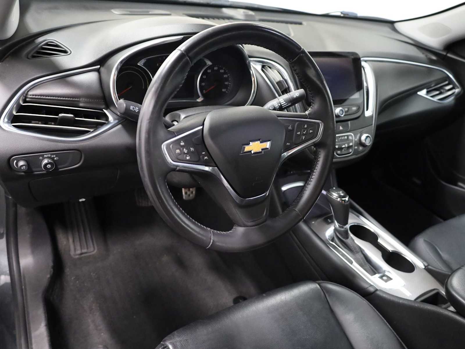 Thumbnail: 2017 Chevrolet Malibu - 4
