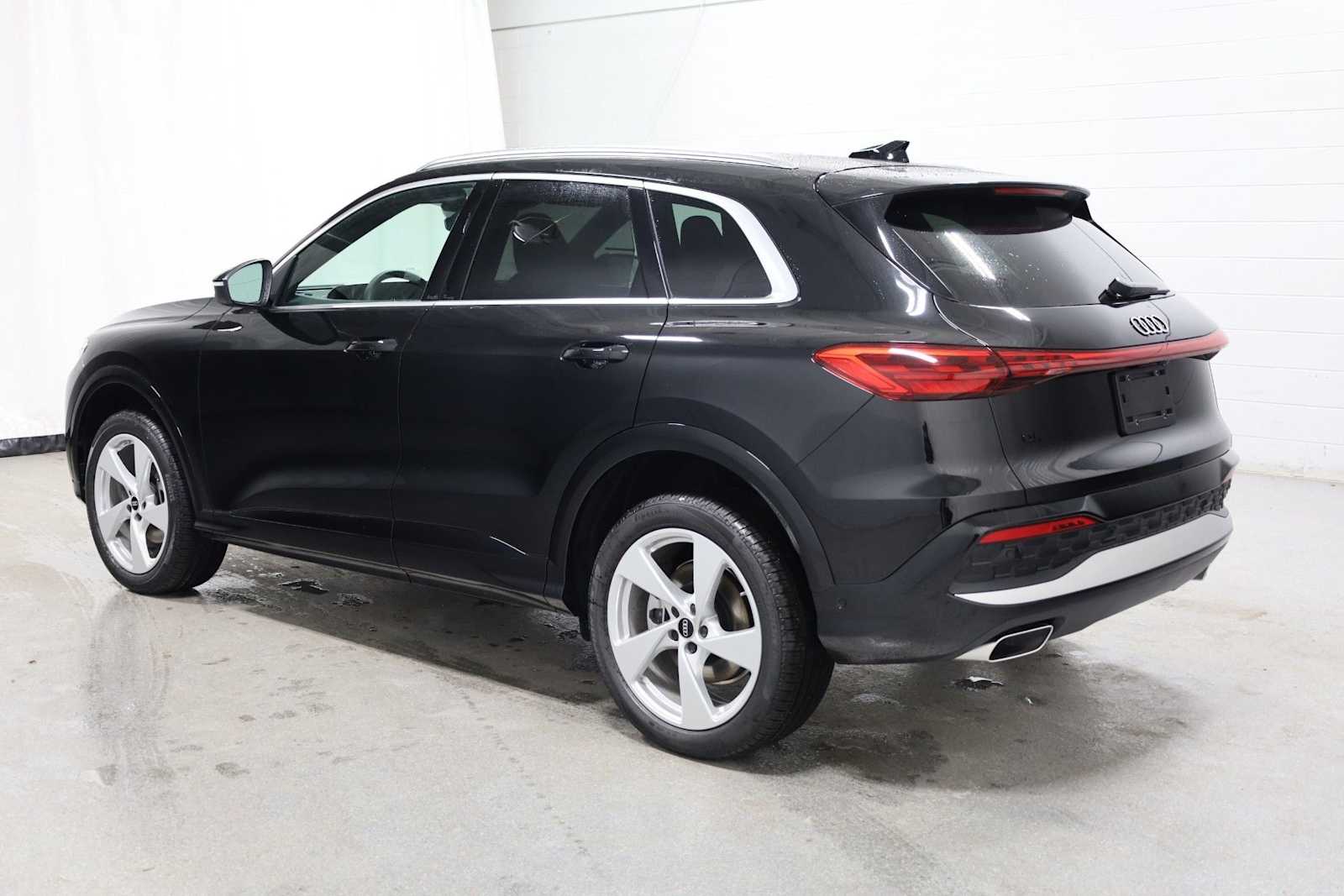 Thumbnail: 2025 Audi Q5 - 3