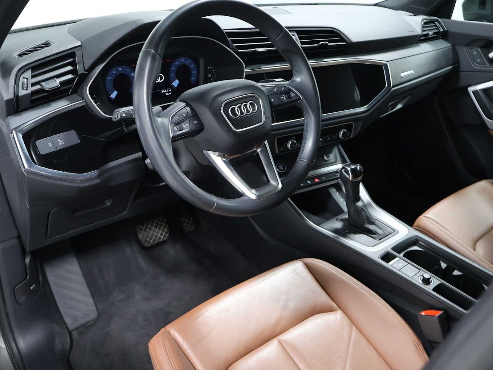 Thumbnail: 2023 Audi Q3 - 4