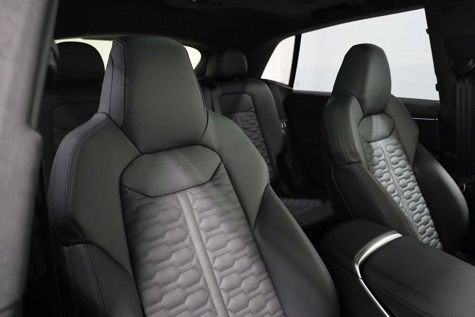 Thumbnail: 2026 Audi RS Q8 - 20