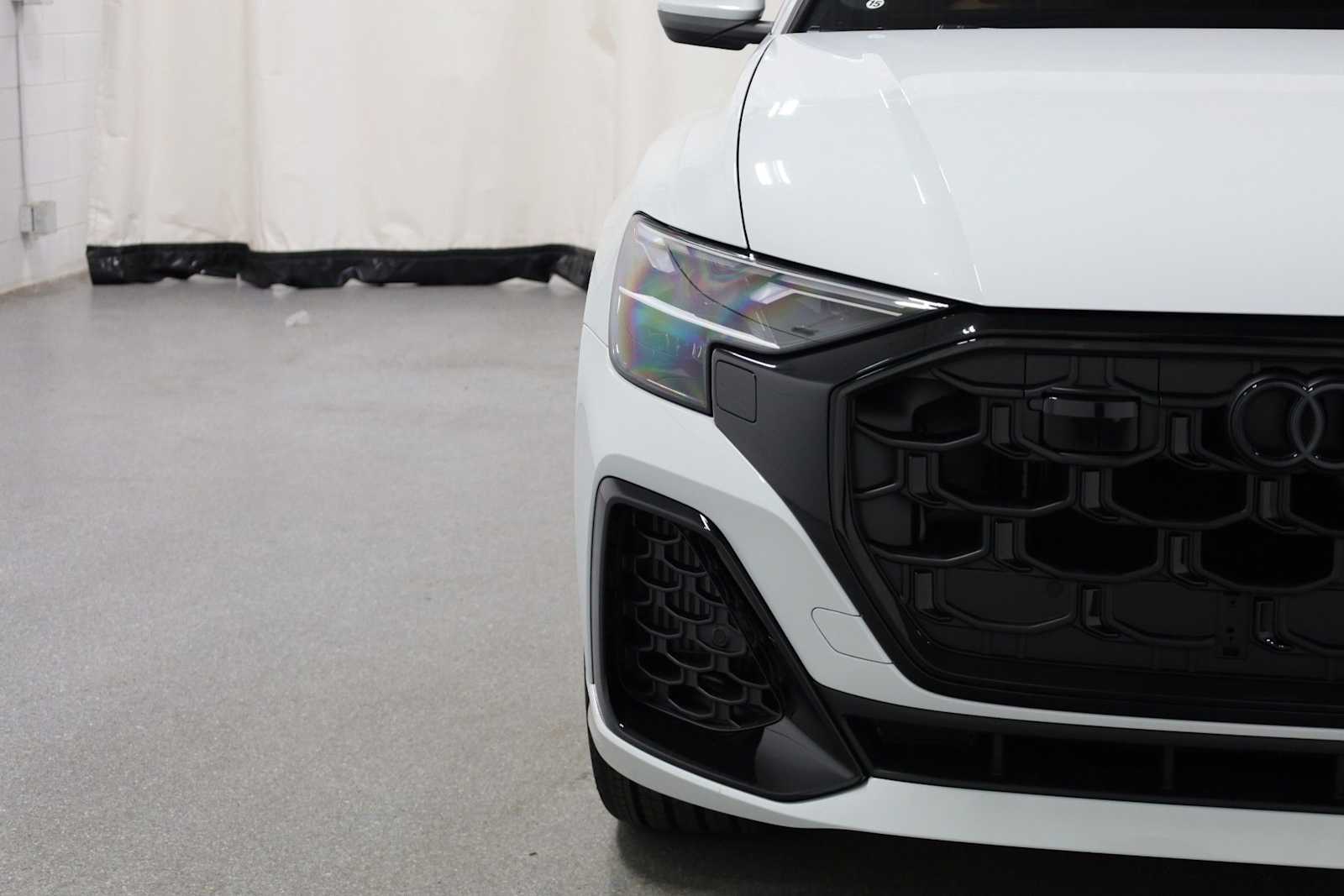 Thumbnail: 2026 Audi Q8 - 14