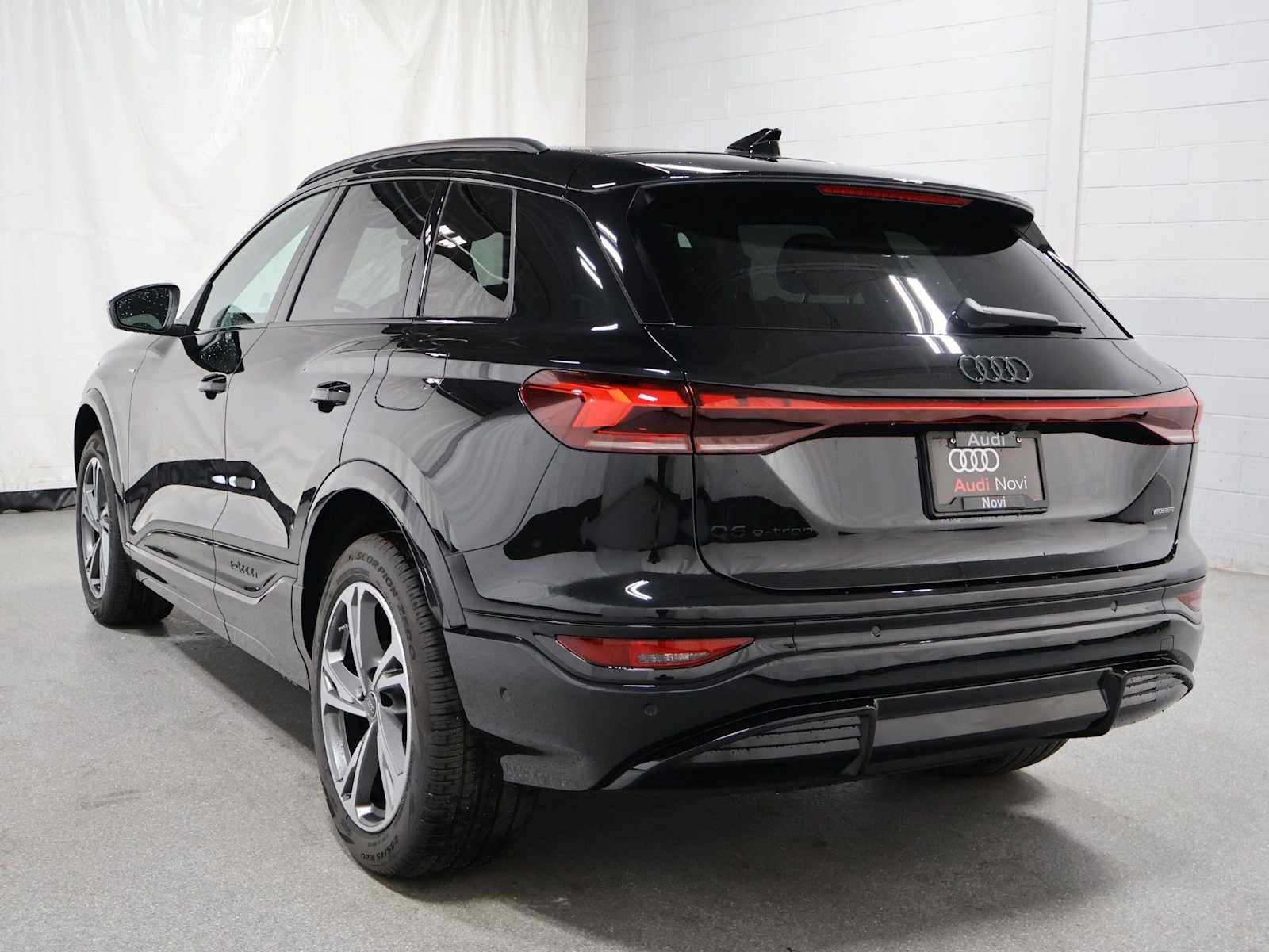 Thumbnail: 2027 Audi Q6 e-tron - 3