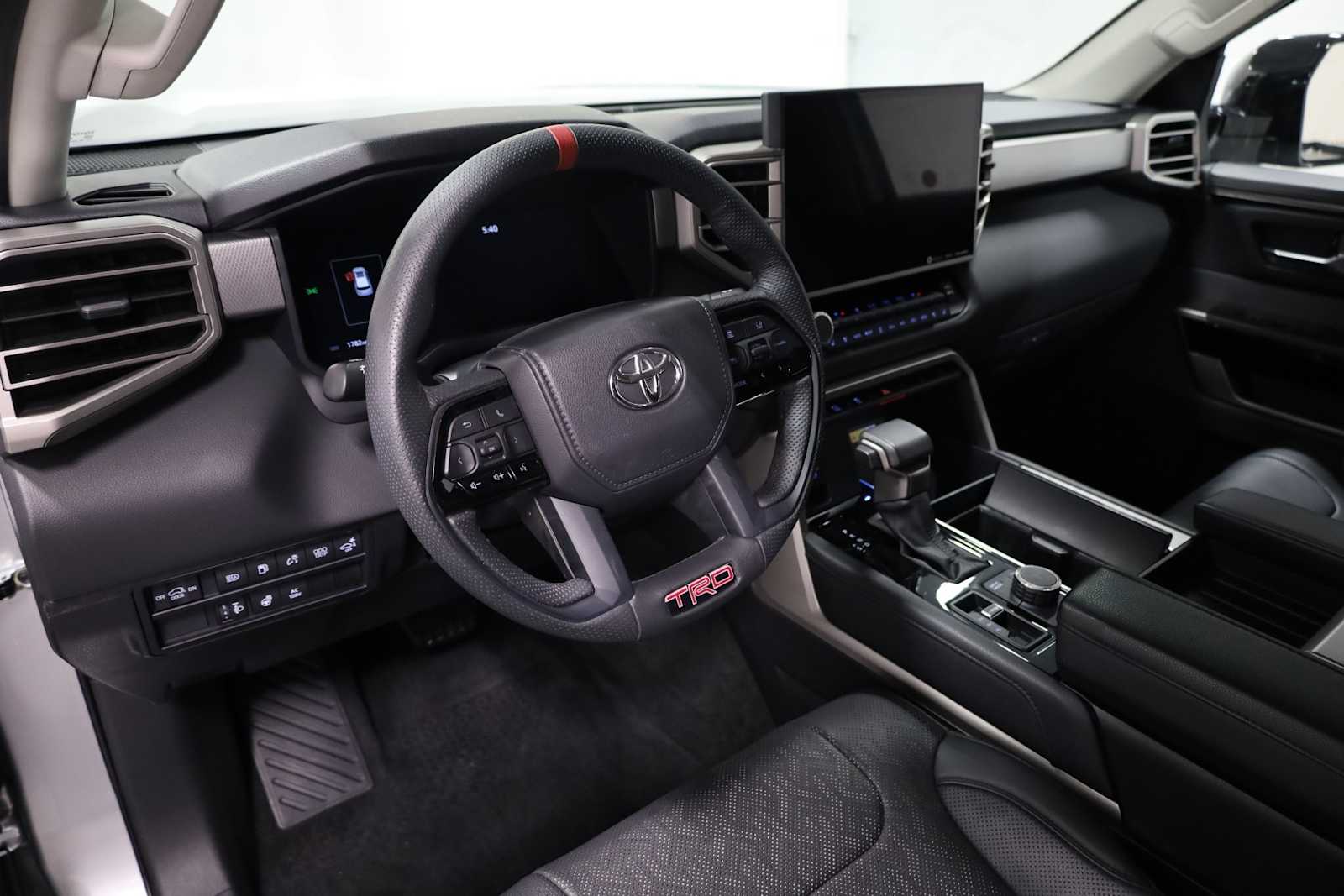 2024 Toyota Sequoia Platinum photo 4