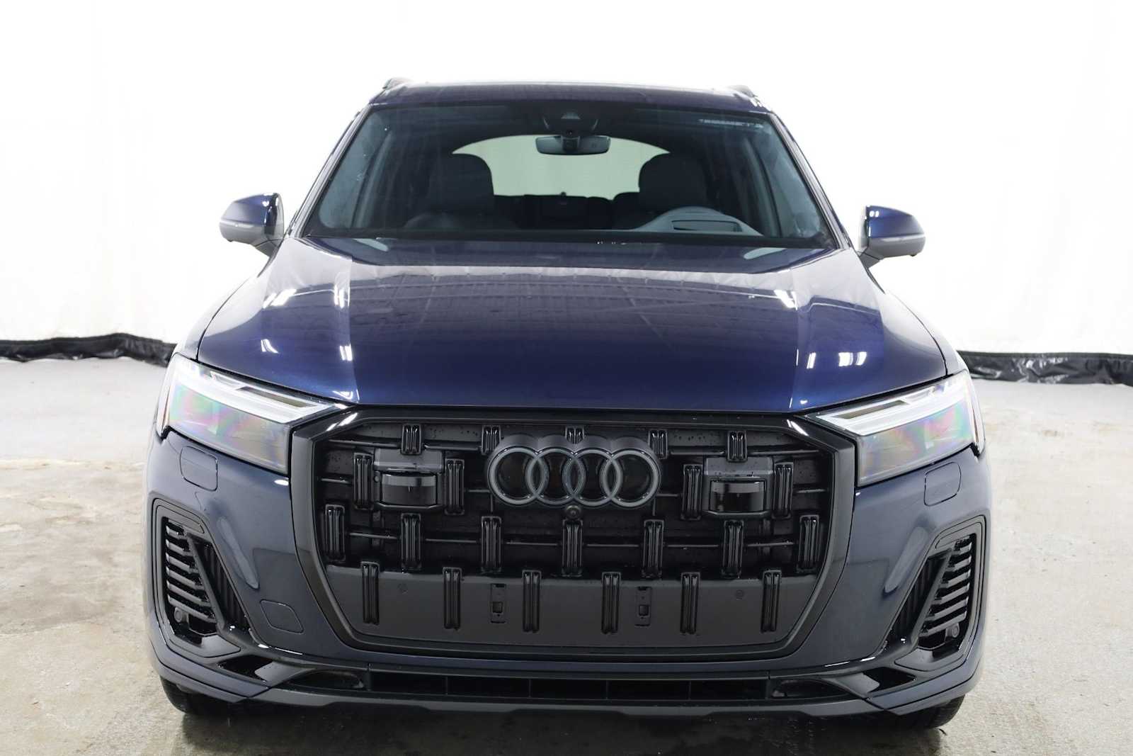 Thumbnail: 2026 Audi Q7 - 14