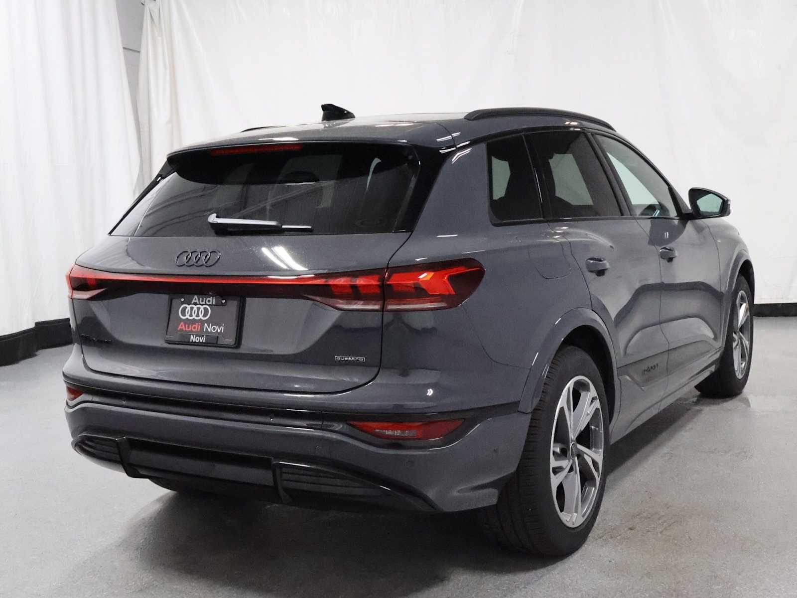 Thumbnail: 2027 Audi Q6 e-tron - 9