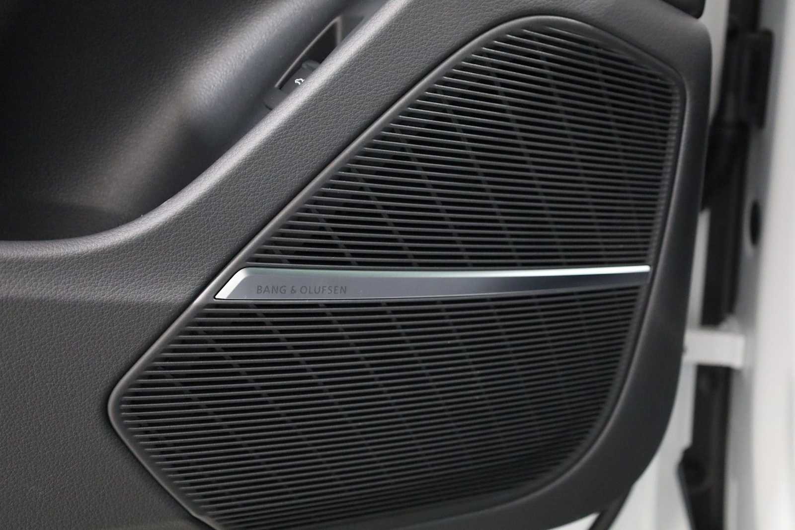 Thumbnail: 2026 Audi Q8 - 17