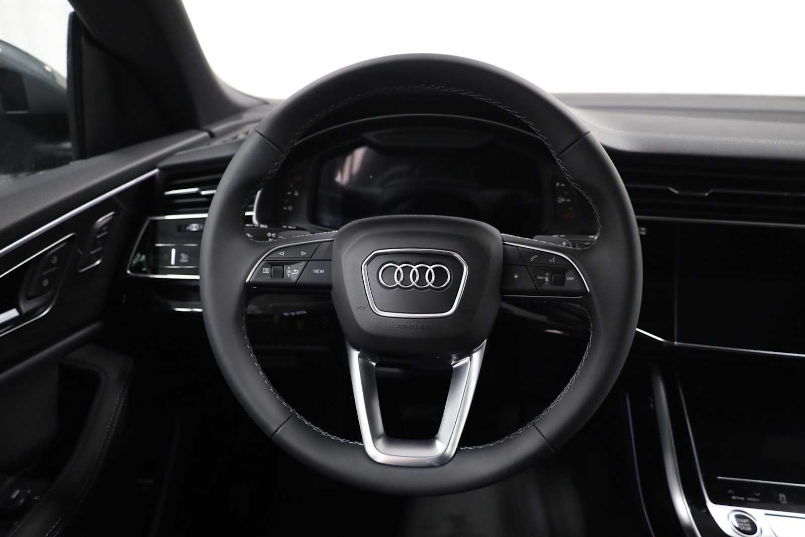 Thumbnail: 2026 Audi Q8 - 23