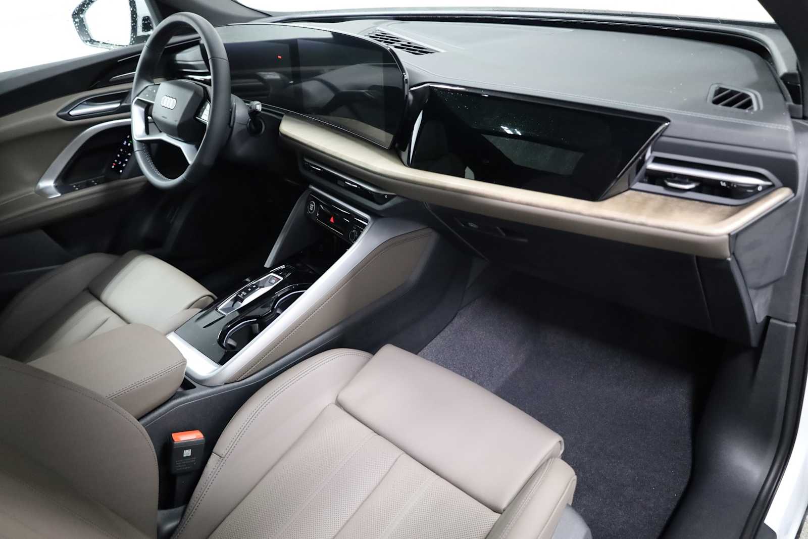 Thumbnail: 2025 Audi Q5 - 6