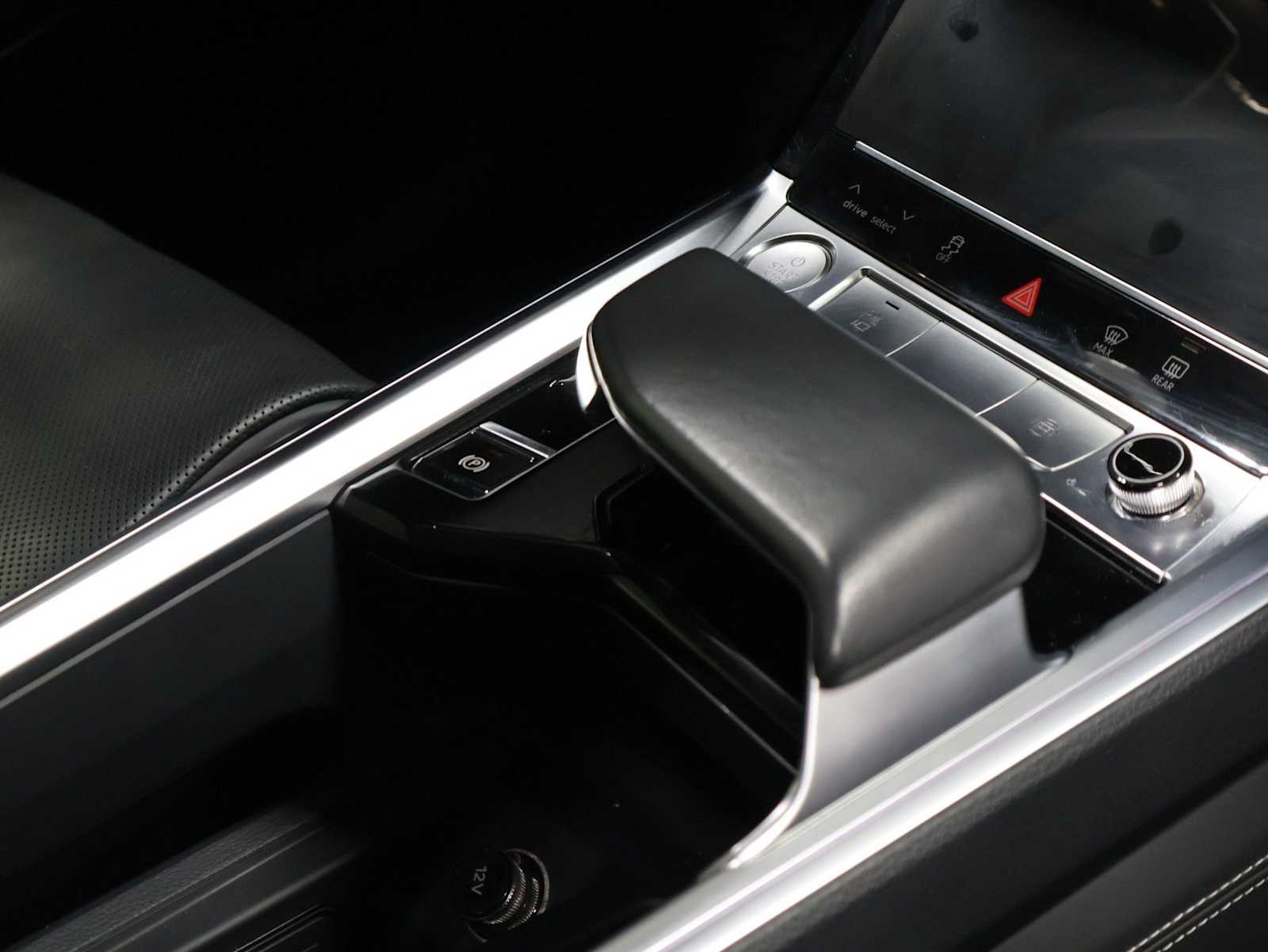 Thumbnail: 2019 Audi e-tron - 19