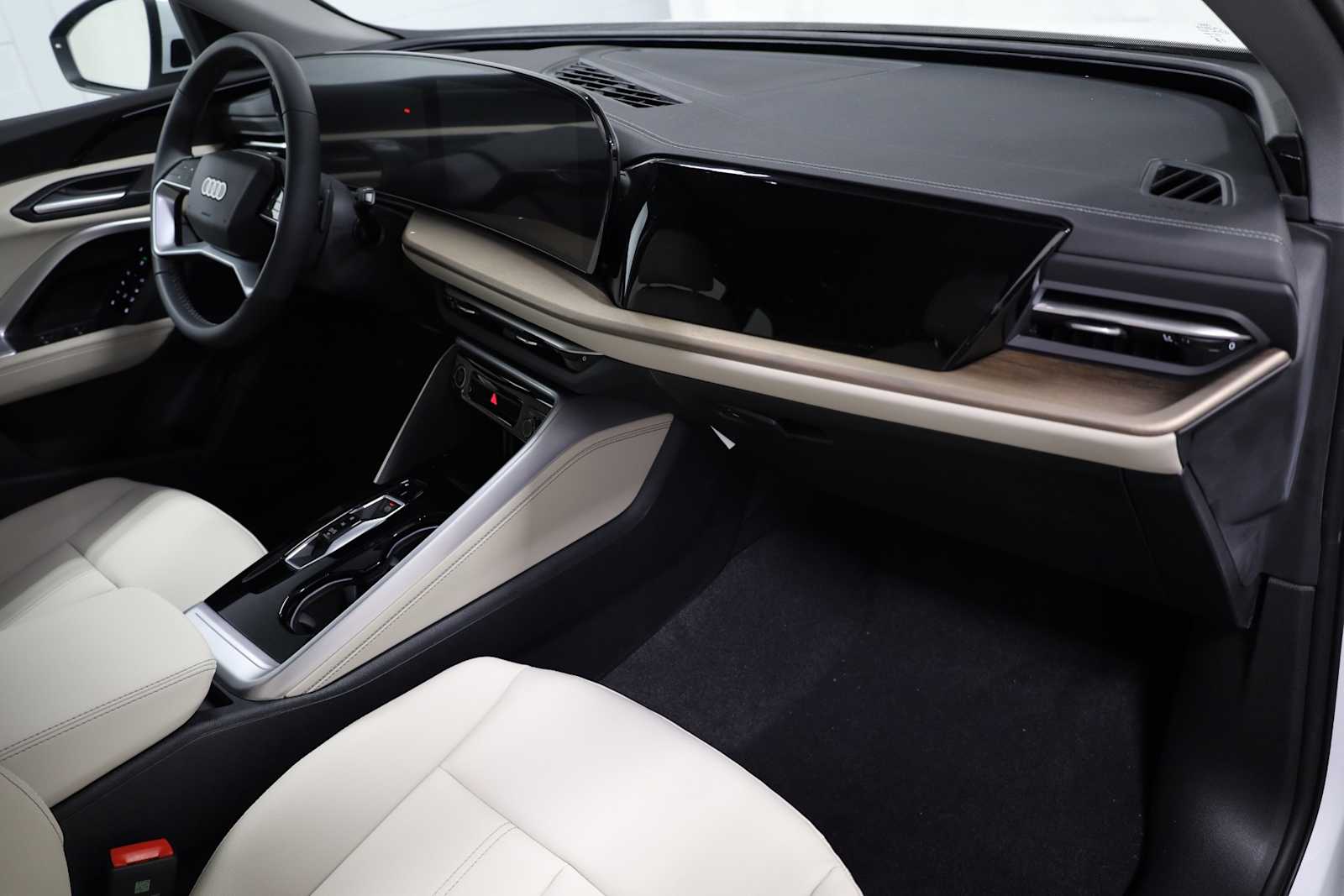 Thumbnail: 2025 Audi Q5 - 6