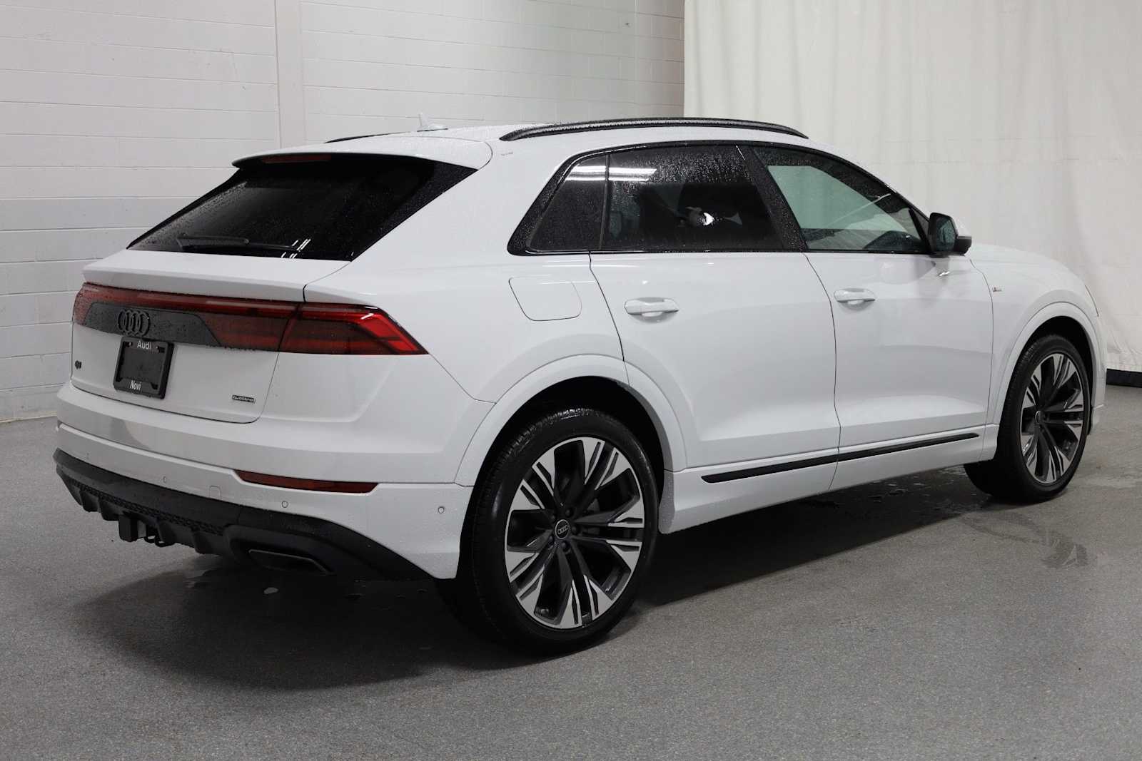 Thumbnail: 2026 Audi Q8 - 9