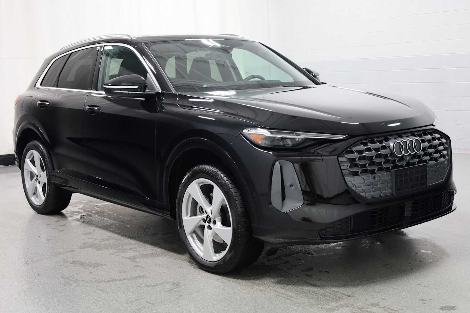 Thumbnail: 2025 Audi Q5 - 13