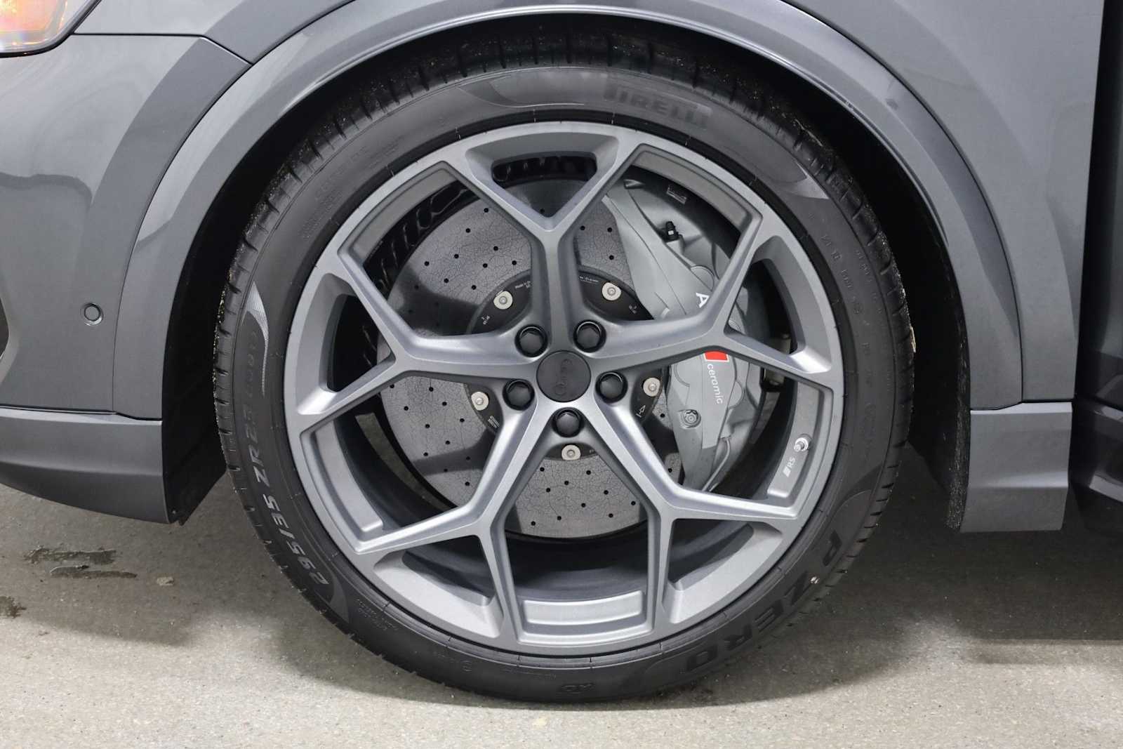 Thumbnail: 2026 Audi RS Q8 - 37