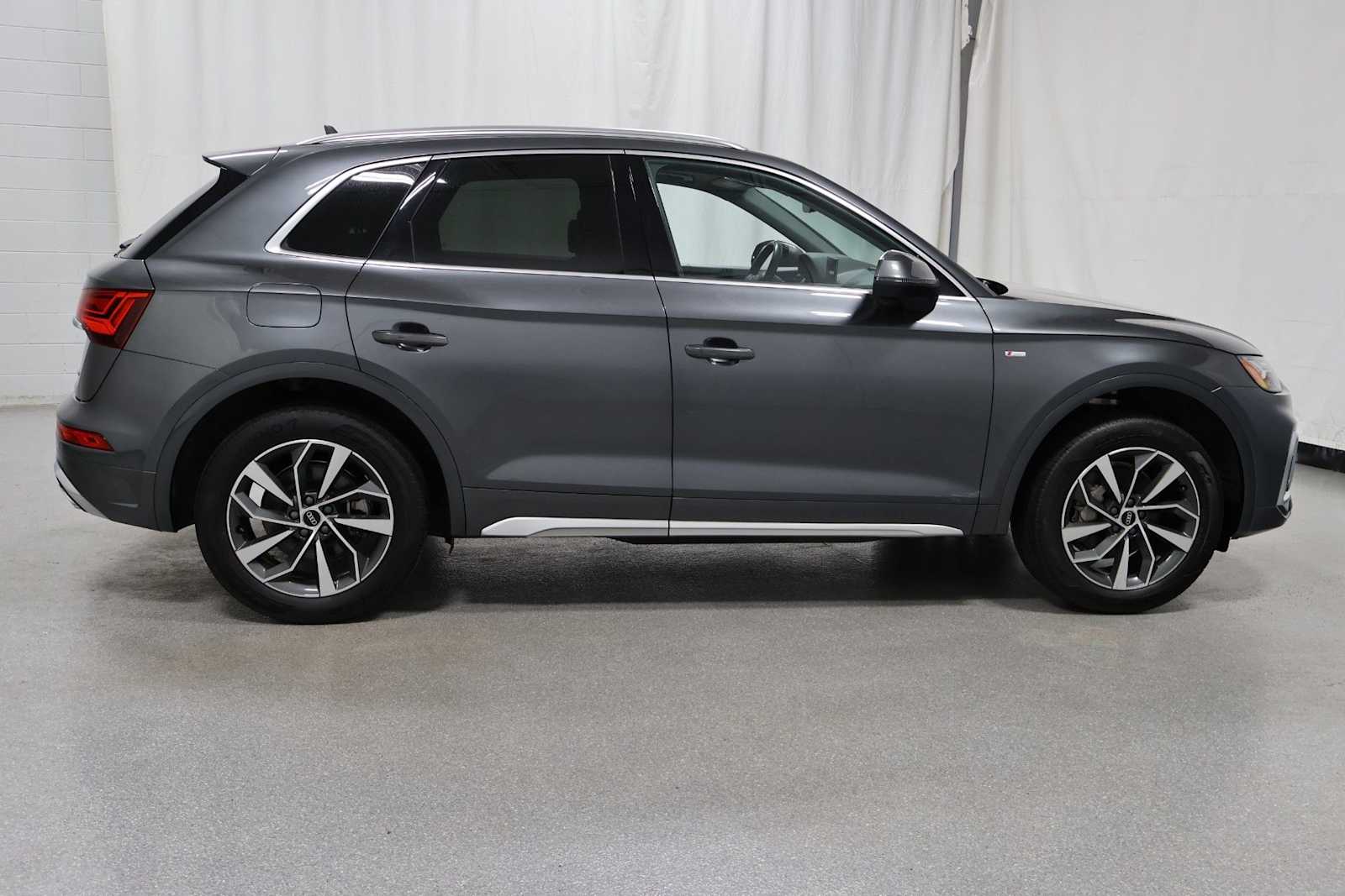 Thumbnail: 2023 Audi Q5 - 10