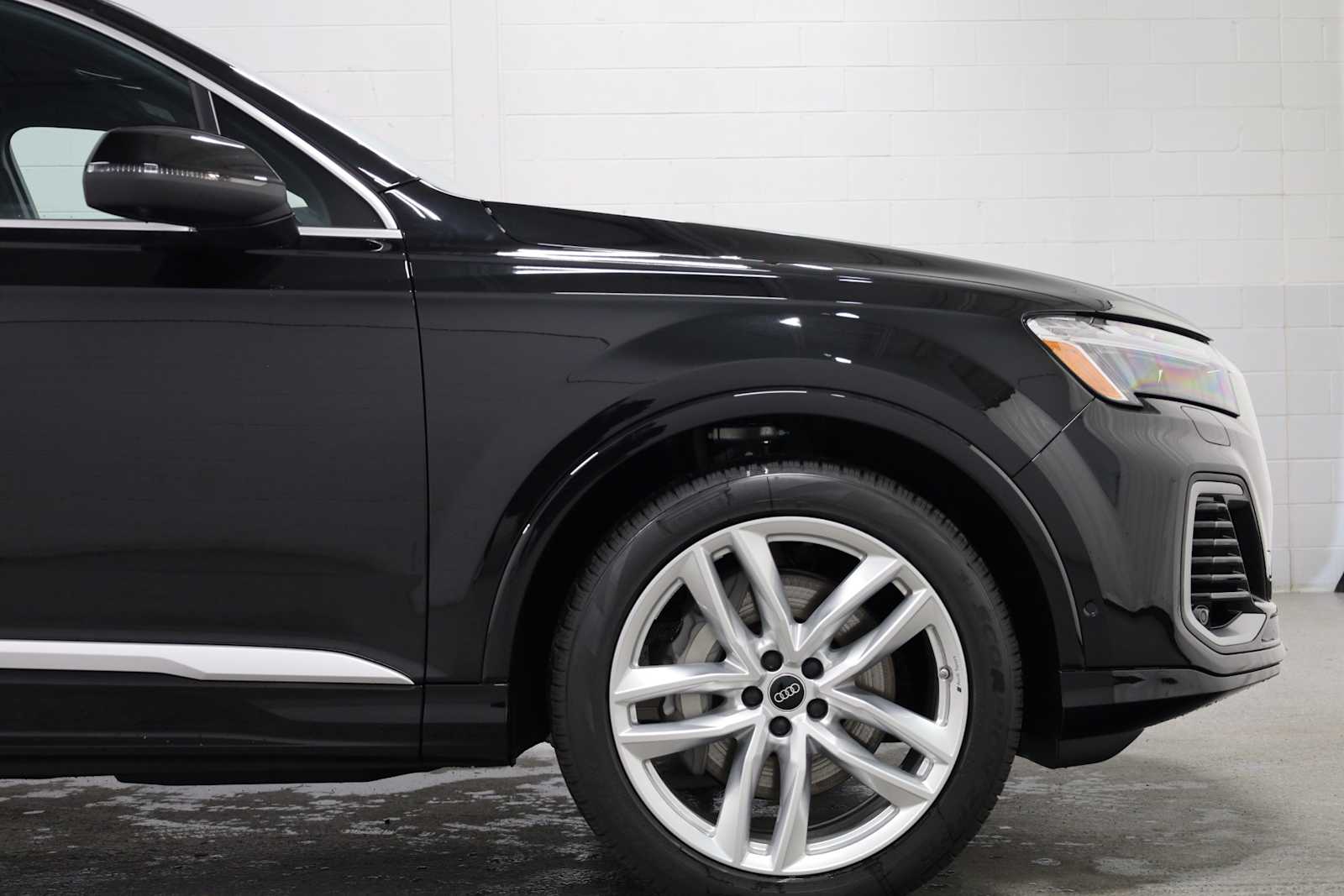 Thumbnail: 2025 Audi Q7 - 11