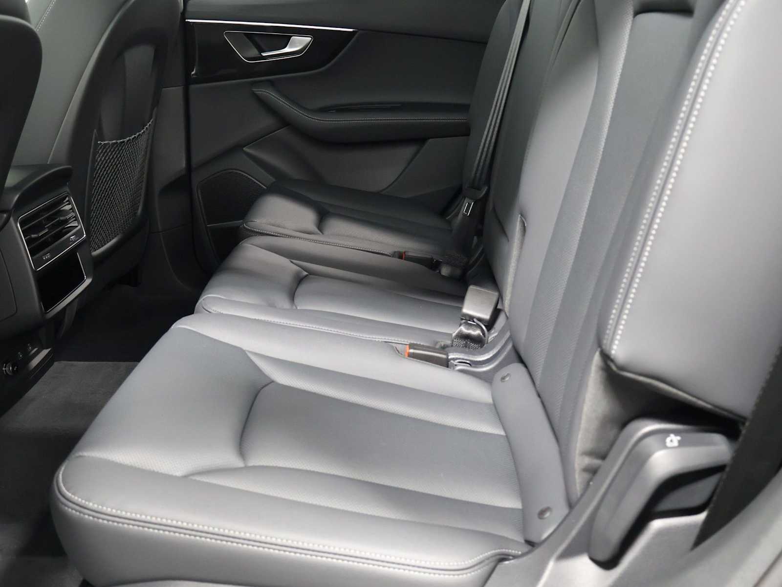 Thumbnail: 2026 Audi Q7 - 31