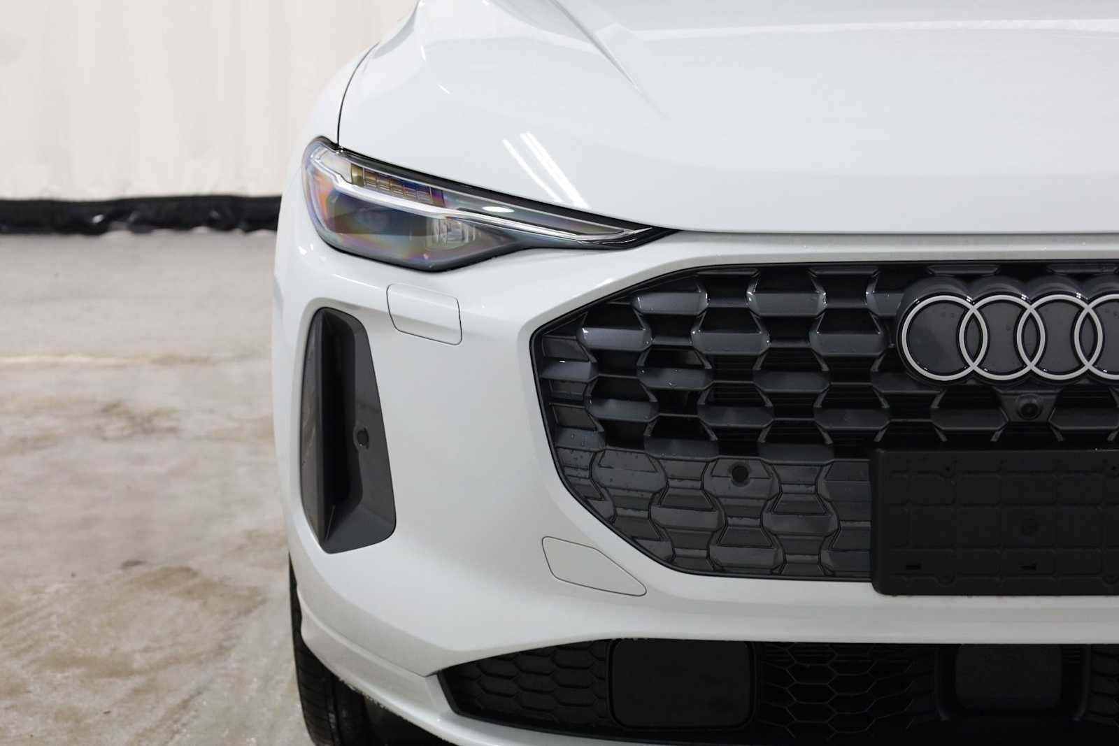 Thumbnail: 2025 Audi Q5 - 15