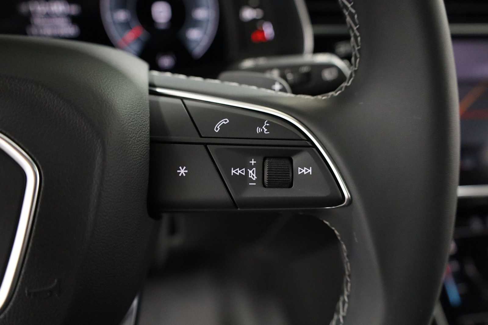 Thumbnail: 2026 Audi Q8 - 26