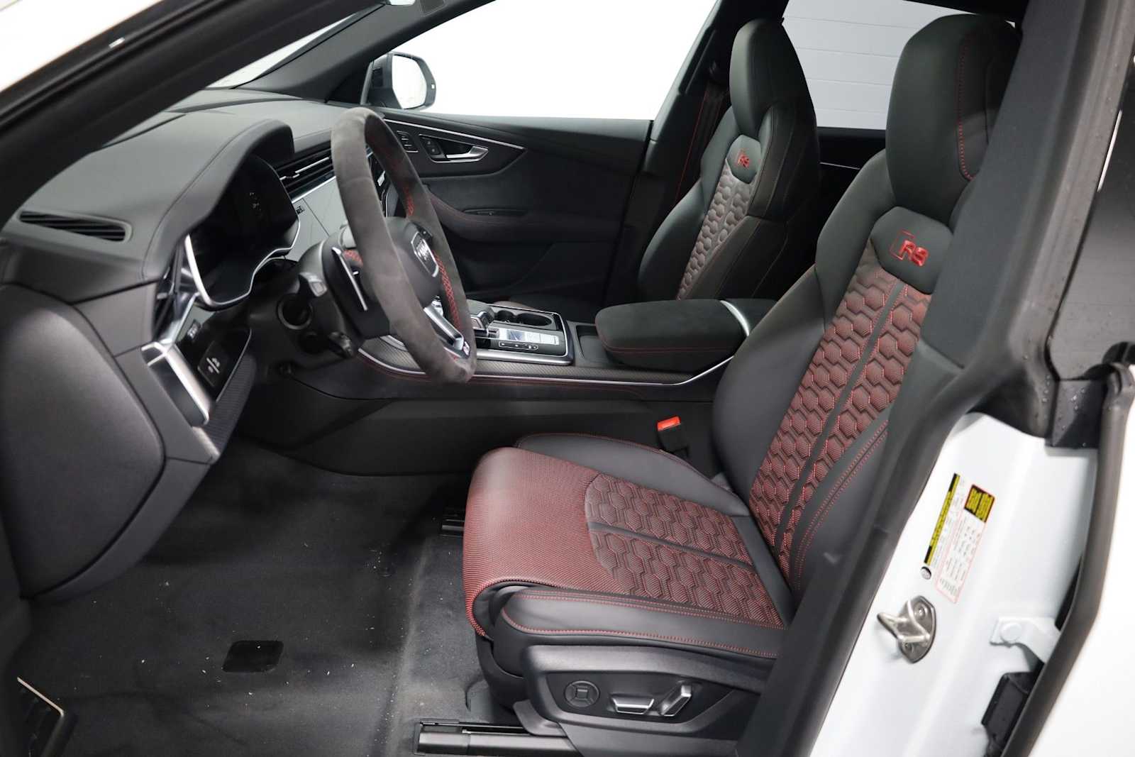 Thumbnail: 2026 Audi RS Q8 - 5